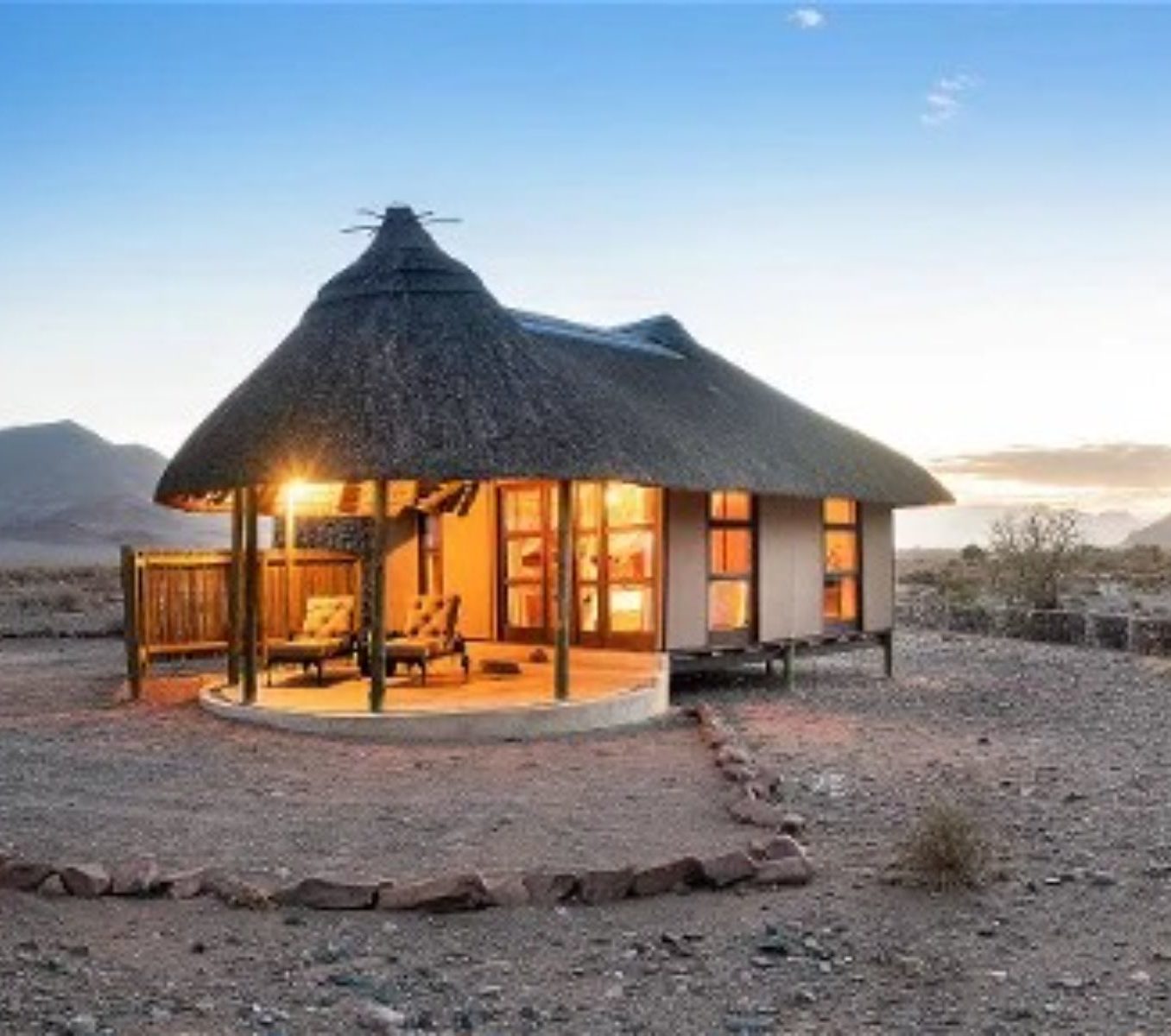 Rondreis Namibië, Sossusvlei, Hoodia, buitenaanzicht lodge