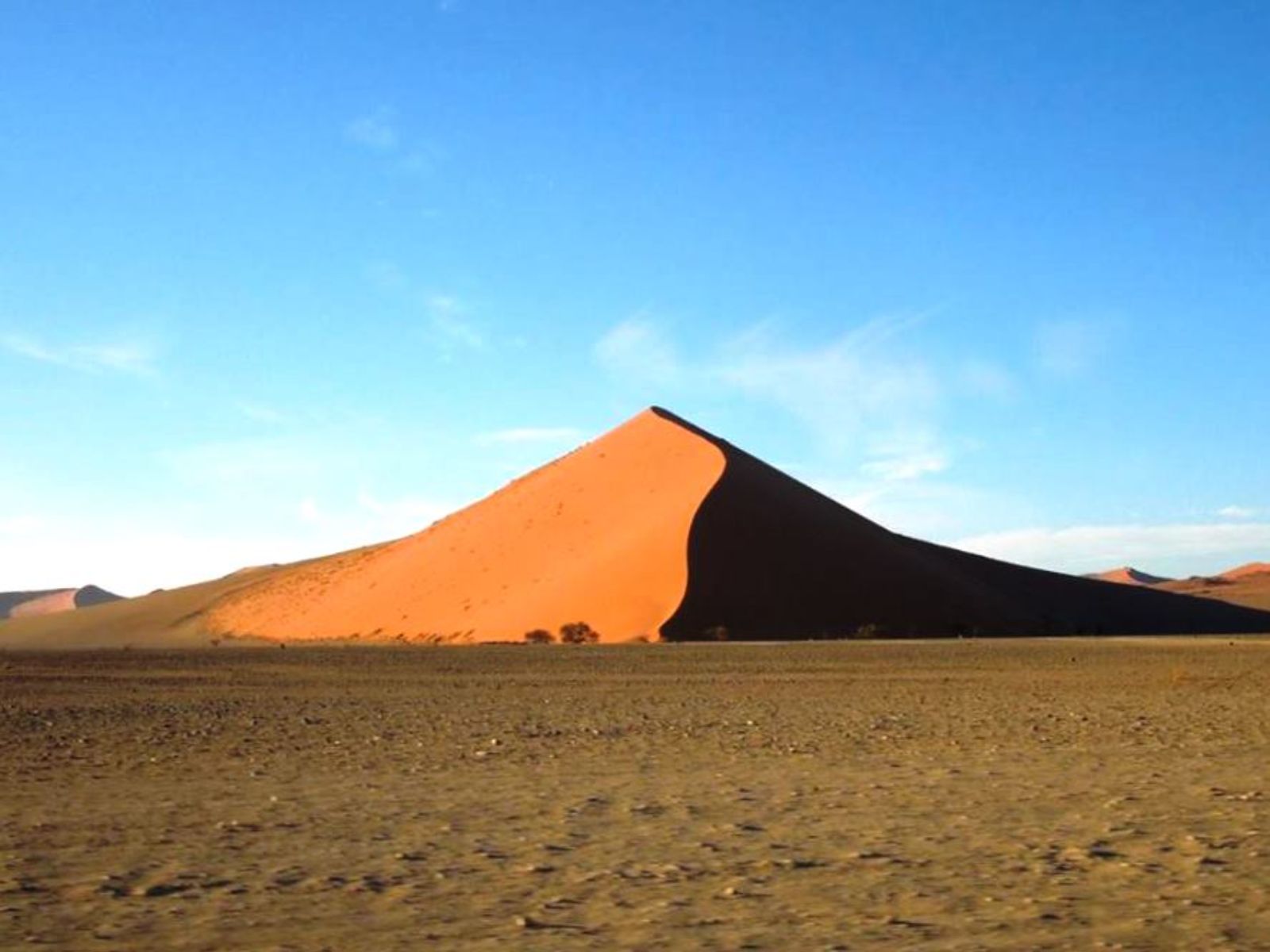 Rondreis Namibië, Sossusvlei, zandduin en lege vallei