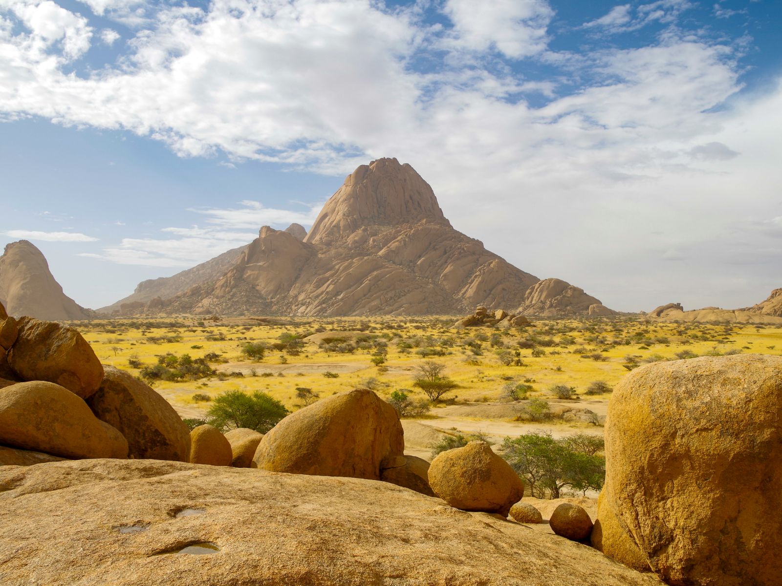 Rondreis Namibië, Spitzkoppe, berg van veraf