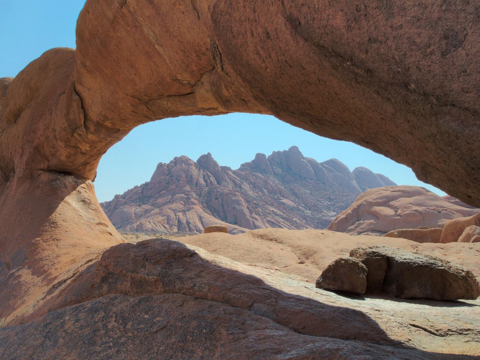 Rondreis Namibië, Spitzkoppe, boog van de berg