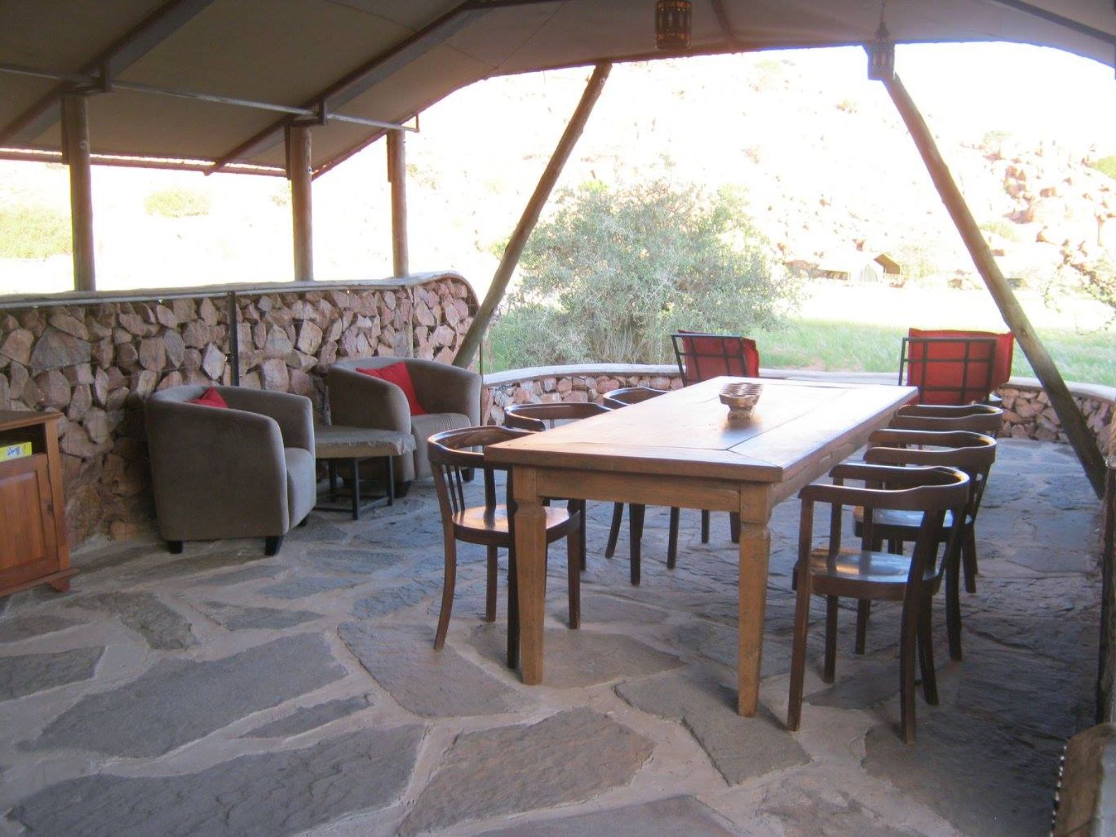 Rondreis Namibië, Twyfelfontein, Aabadi Mountain Camp, gezamenlijke ruimte