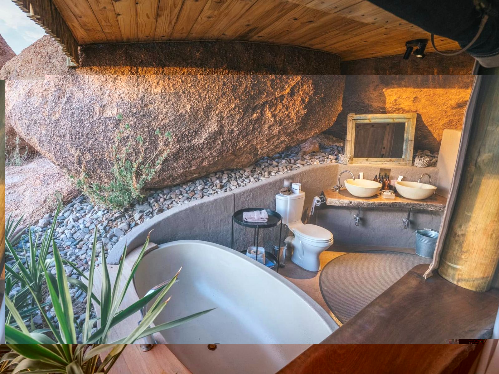 Rondreis Namibië, Twyfelfontein, Camp Kipwe, badkamer