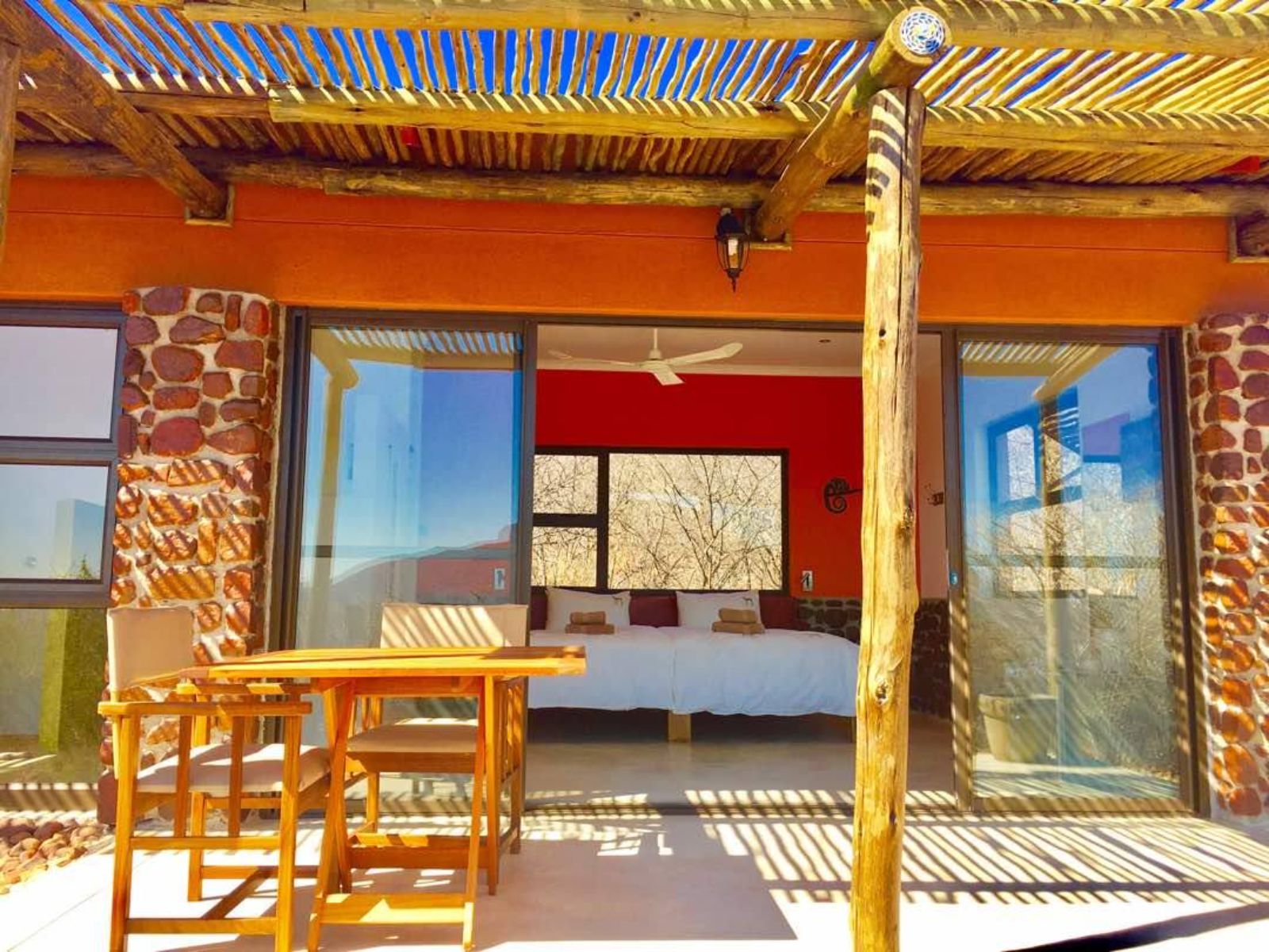 Rondreis Namibië, Waterberg Plateau, Waterberg Guest Farm, vooraanzicht verblijf