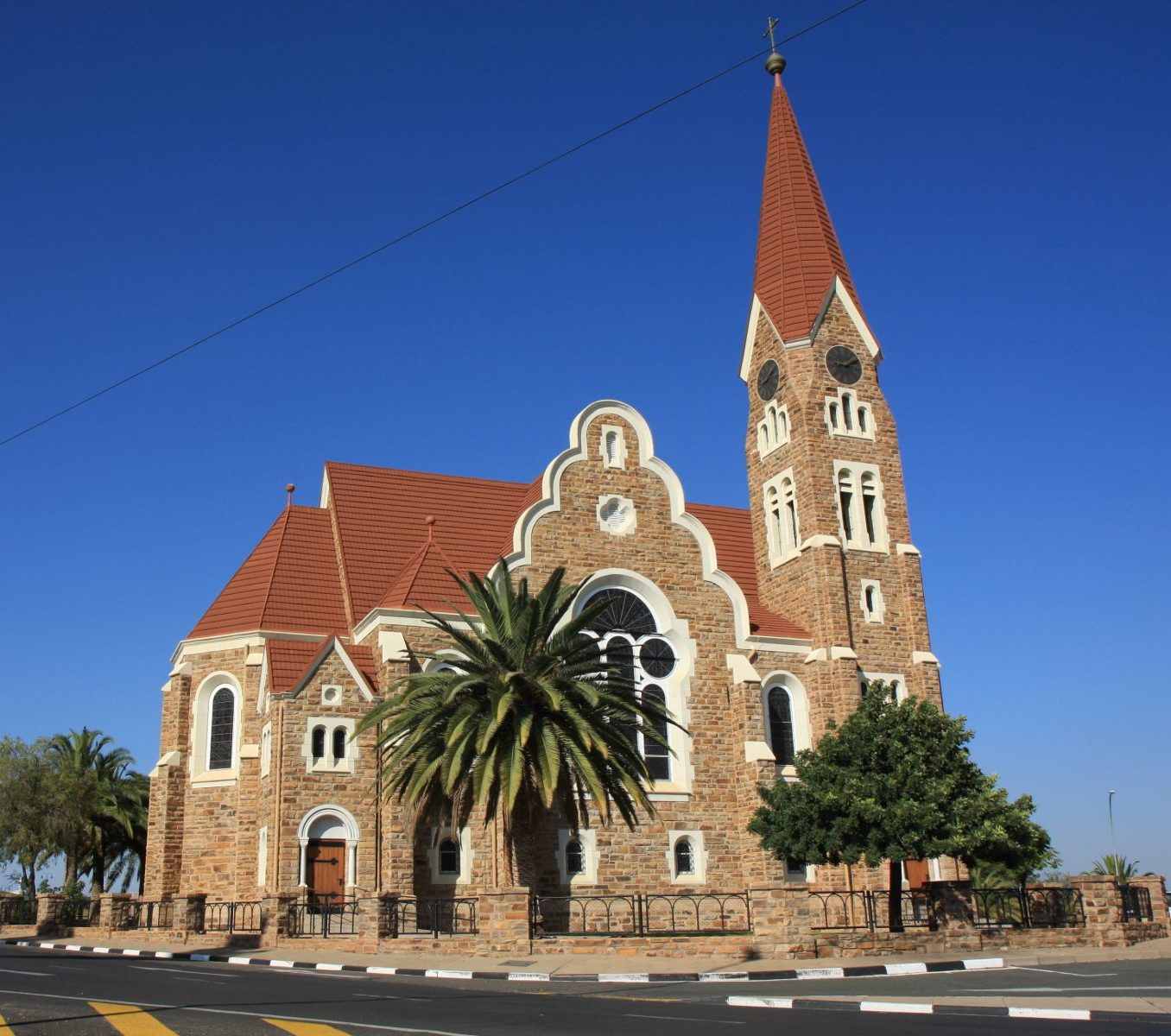 Rondreis Namibië, Windhoek, kerk zijaanzicht links