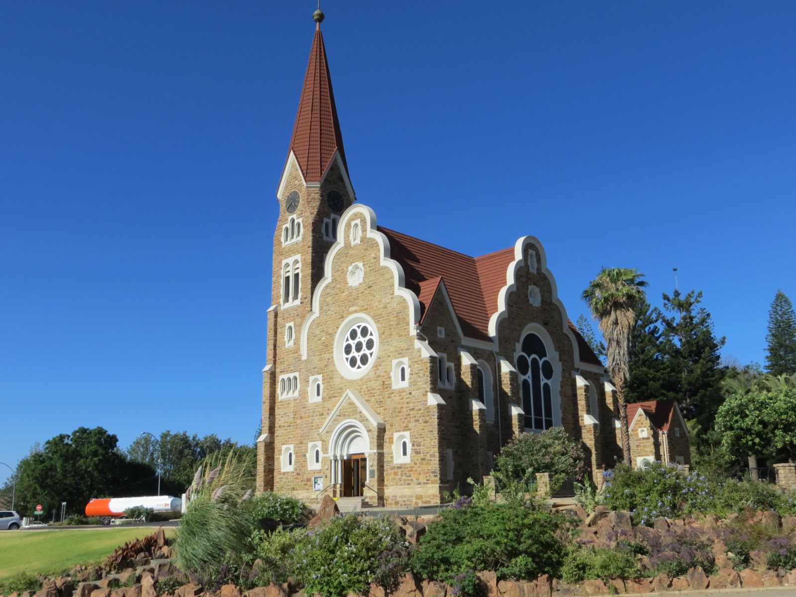 Rondreis Namibië, Windhoek, kerk zijaanzicht rechts