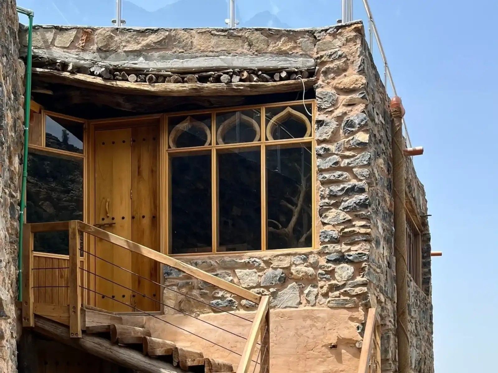 Rondreis Oman, Jebel Akhdar, Hanging Terraces, vooraanzicht accommodatie