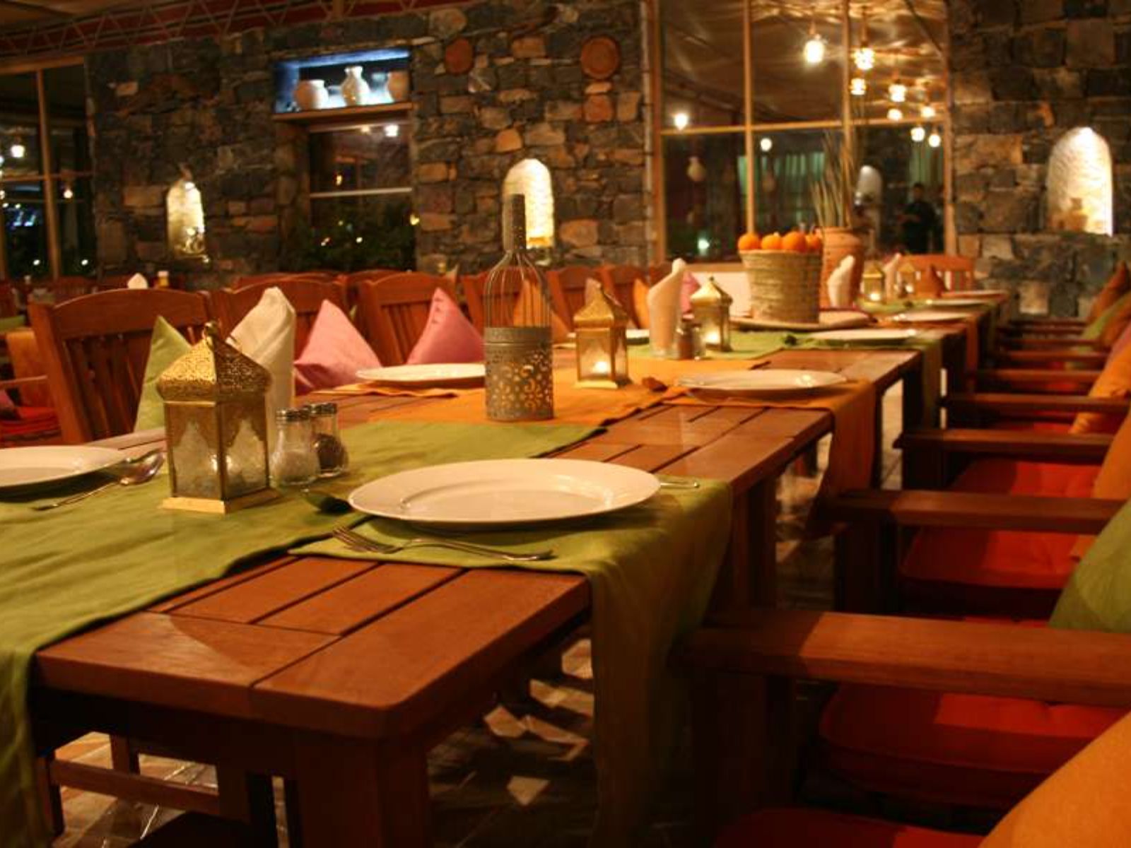 Rondreis Oman, Jebel Shams, Sama Heights Resort, eettafel