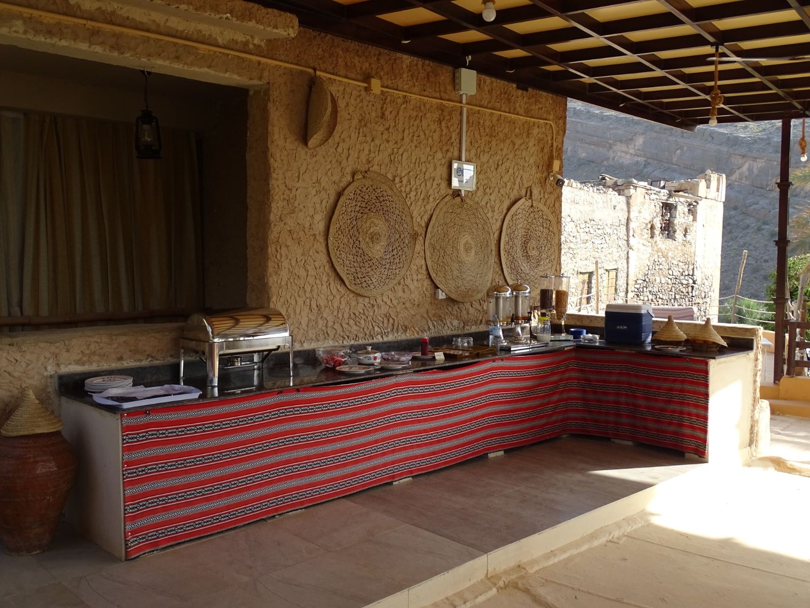 Rondreis Oman, Misfah Al Abreyeen, Misfah Old House, buffet