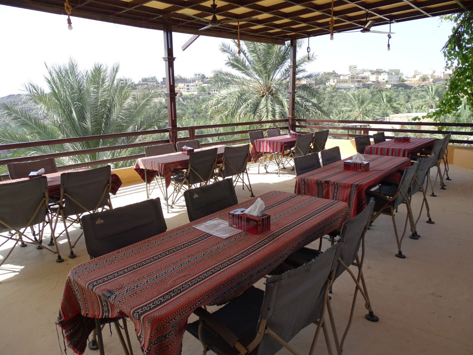 Rondreis Oman, Misfah Al Abreyeen, Misfah Old House, eetruimte