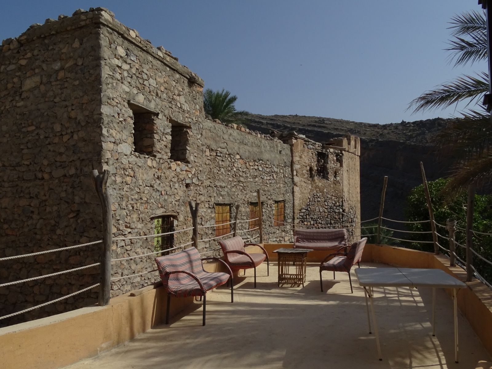 Rondreis Oman, Misfah Al Abreyeen, Misfah Old House, terras