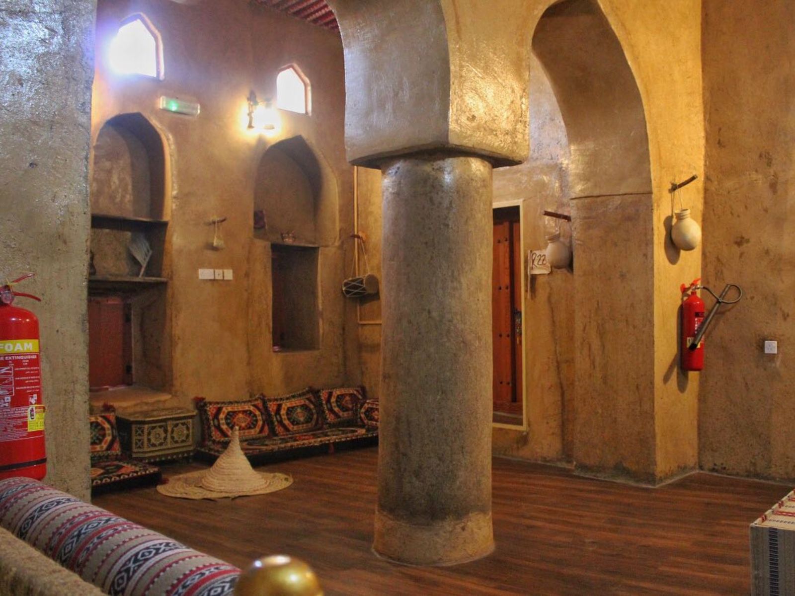 Rondreis Oman, Nizwa, Nizwa Heritage Inn, open ruimte