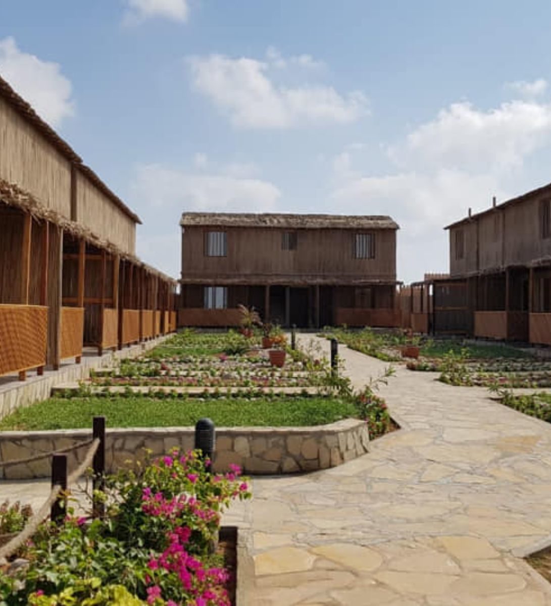 Rondreis Oman, Ras Al Hadd, Turtle Beach Resort, buitenaanzicht verblijf