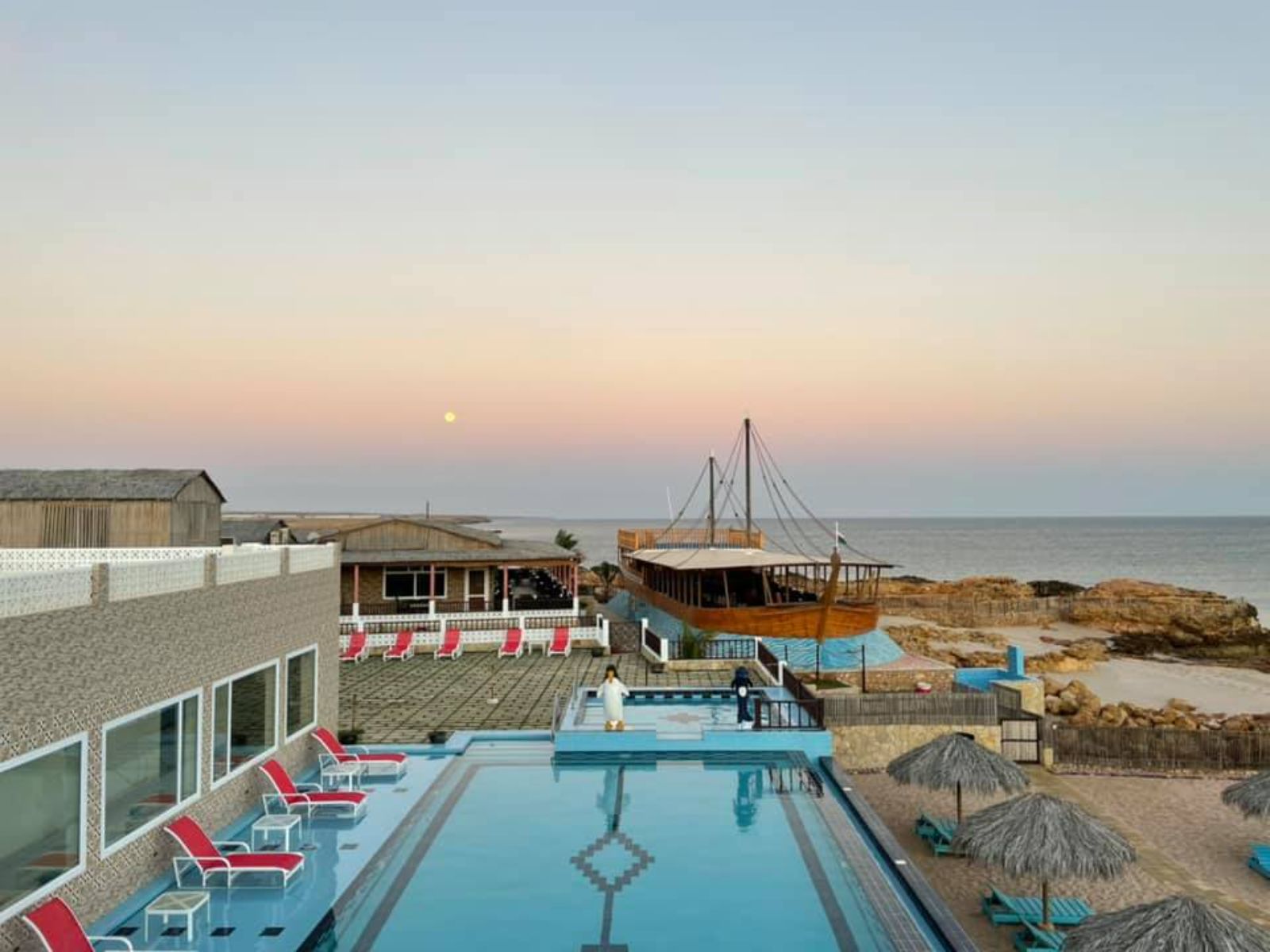 Rondreis Oman, Ras Al Hadd, Turtle Beach Resort, zwembad