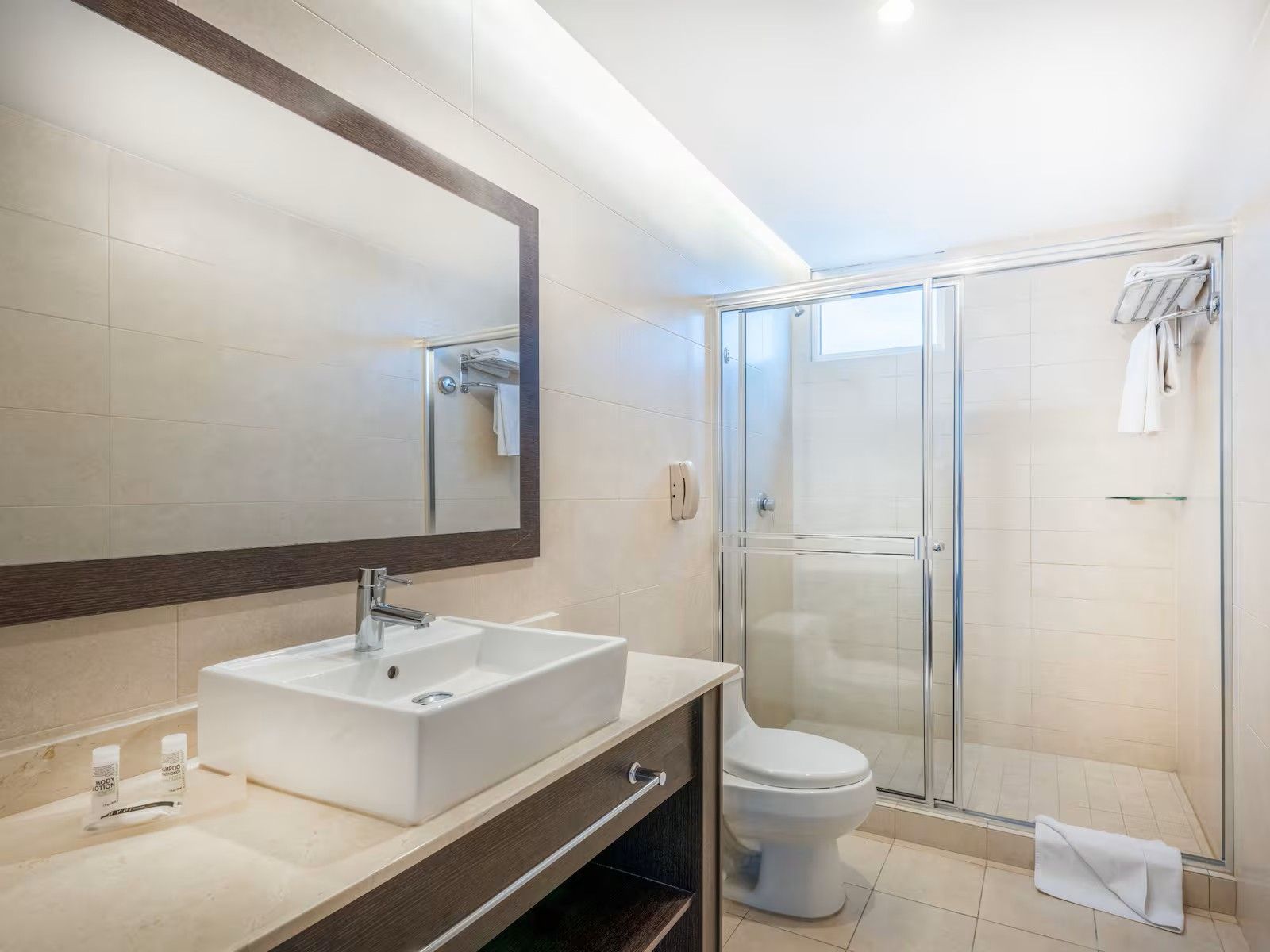 Rondreis Panama, Panama stad, Tryp Panama Centro, badkamer
