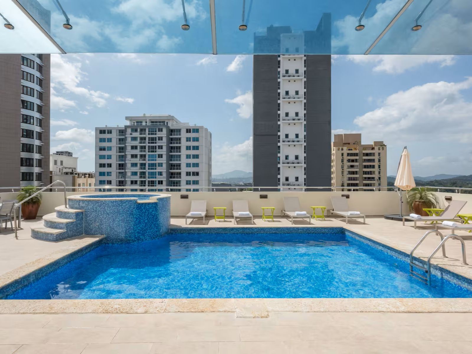 Rondreis Panama, Panama stad, Tryp Panama Centro, zwembad