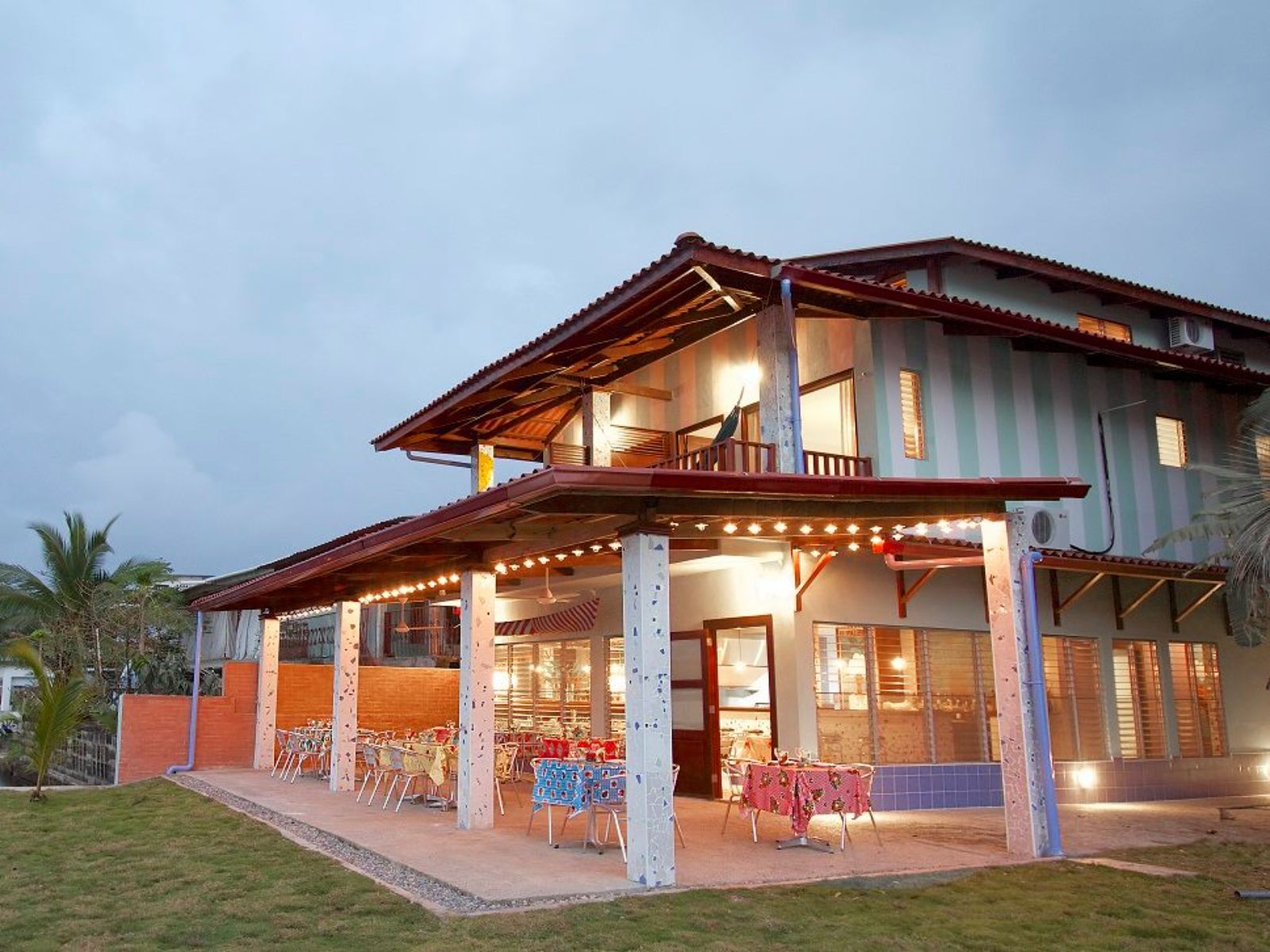 Rondreis Panama, Portobelo, Casa Congo, buitenaanzicht verblijf