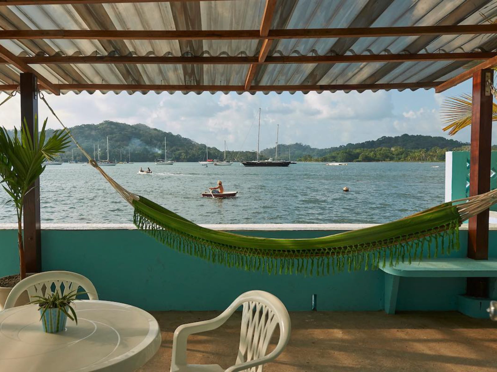 Rondreis Panama, Portobelo, Casa Congo, hangmat met uitzicht