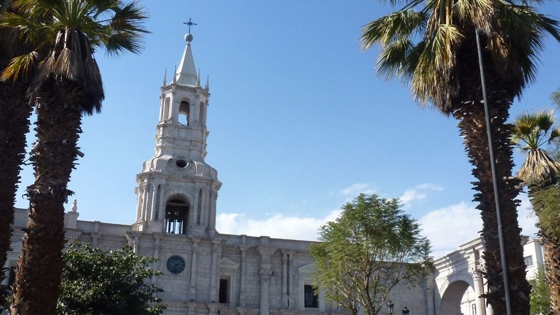 Rondreis Peru, Arequipa, Basilica kathedraal vooraanzicht