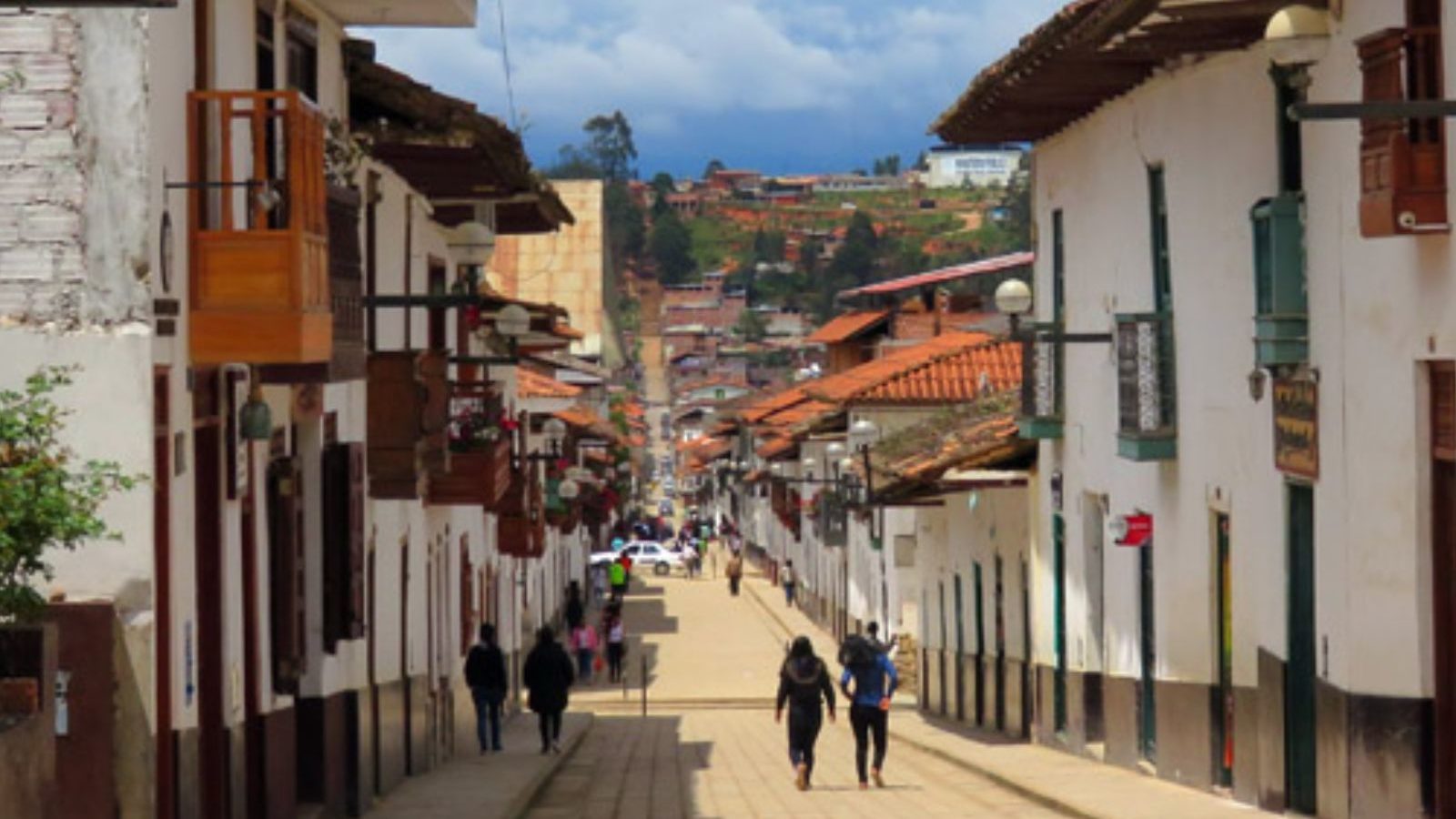 Rondreis Peru, Chachapoyas, straat in de stad