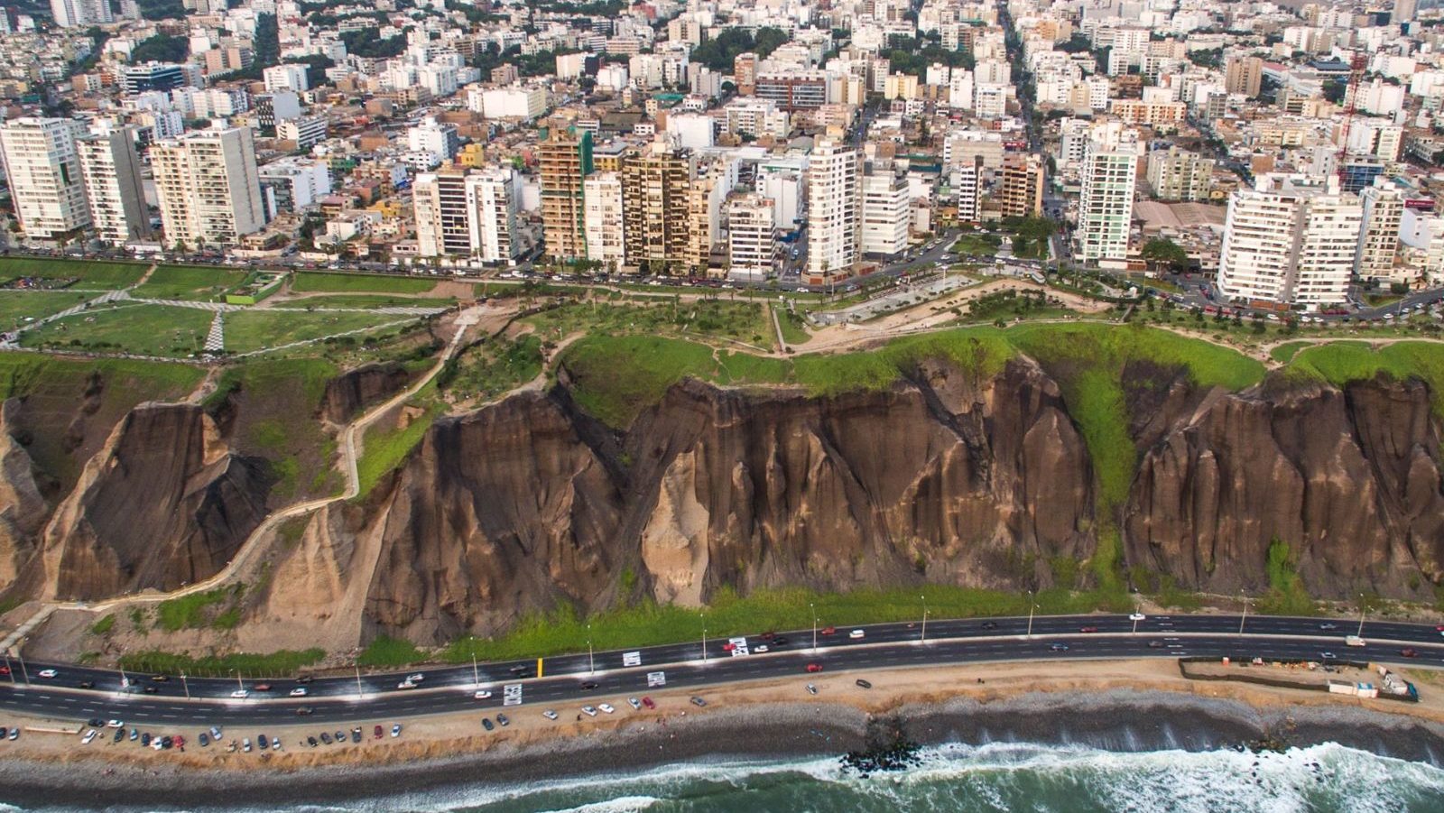 Rondreis Peru, Lima, stad met klif en zee