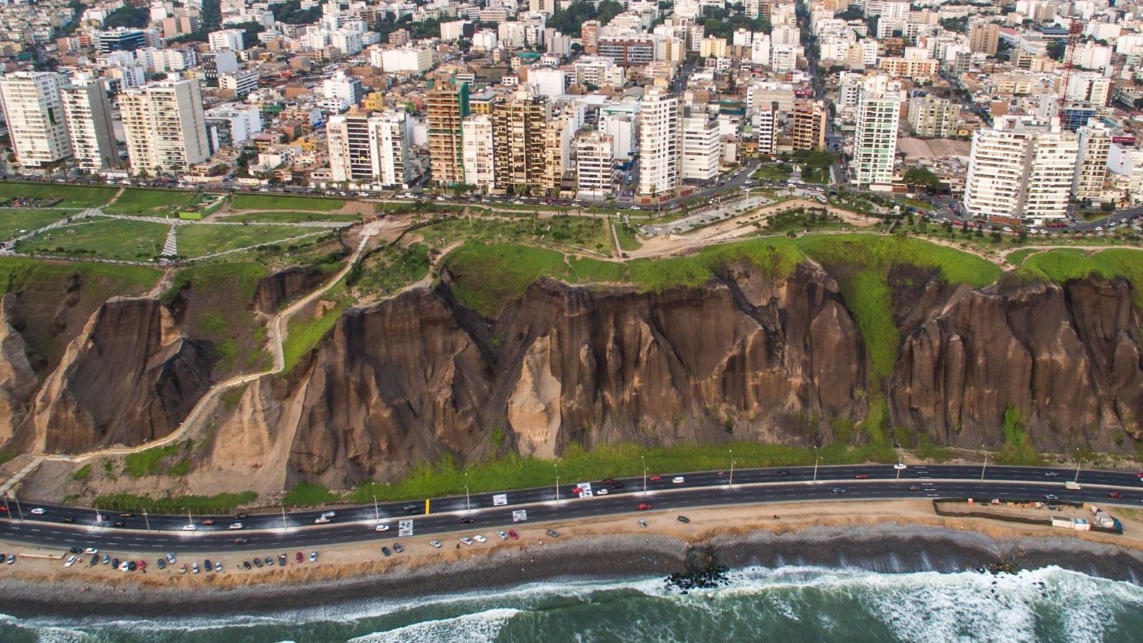Rondreis Peru, Lima, stad met klif en zee