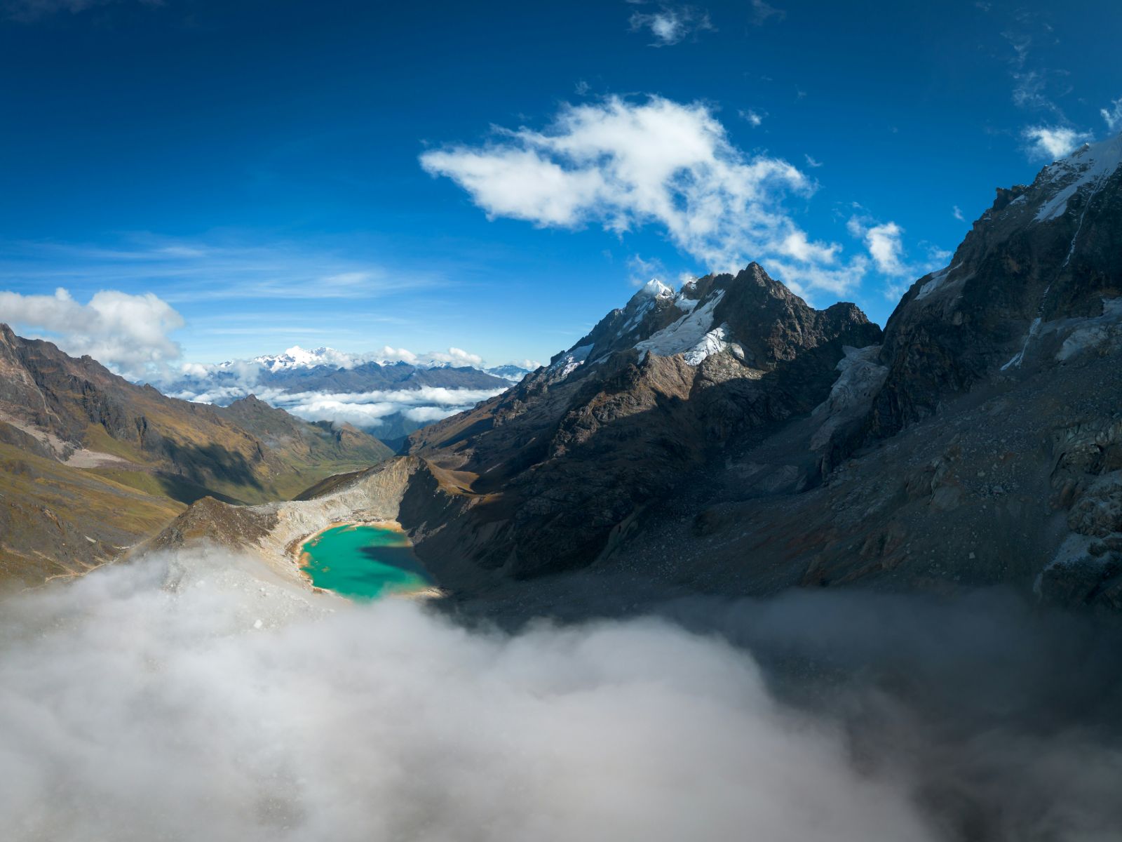 Rondreis Peru, Machu Picchu, Salkantay trekking, uitzicht meer en gebergte