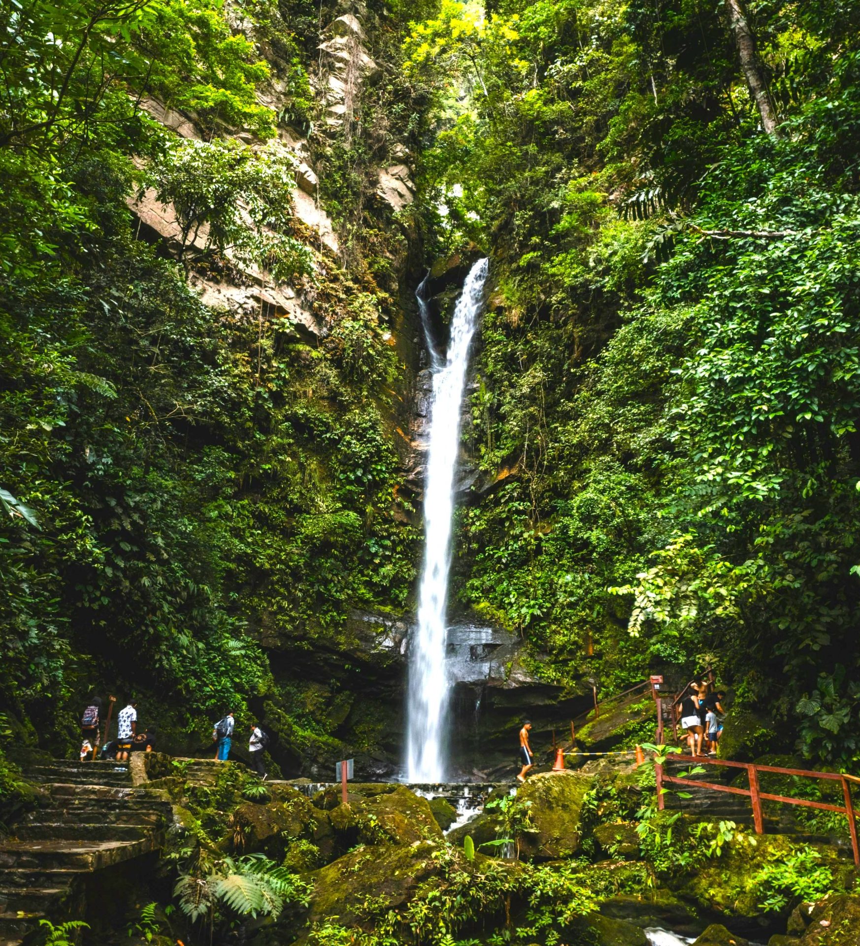 Rondreis-Peru-Tarapoto-waterval-1-aspect-ratio-382-420