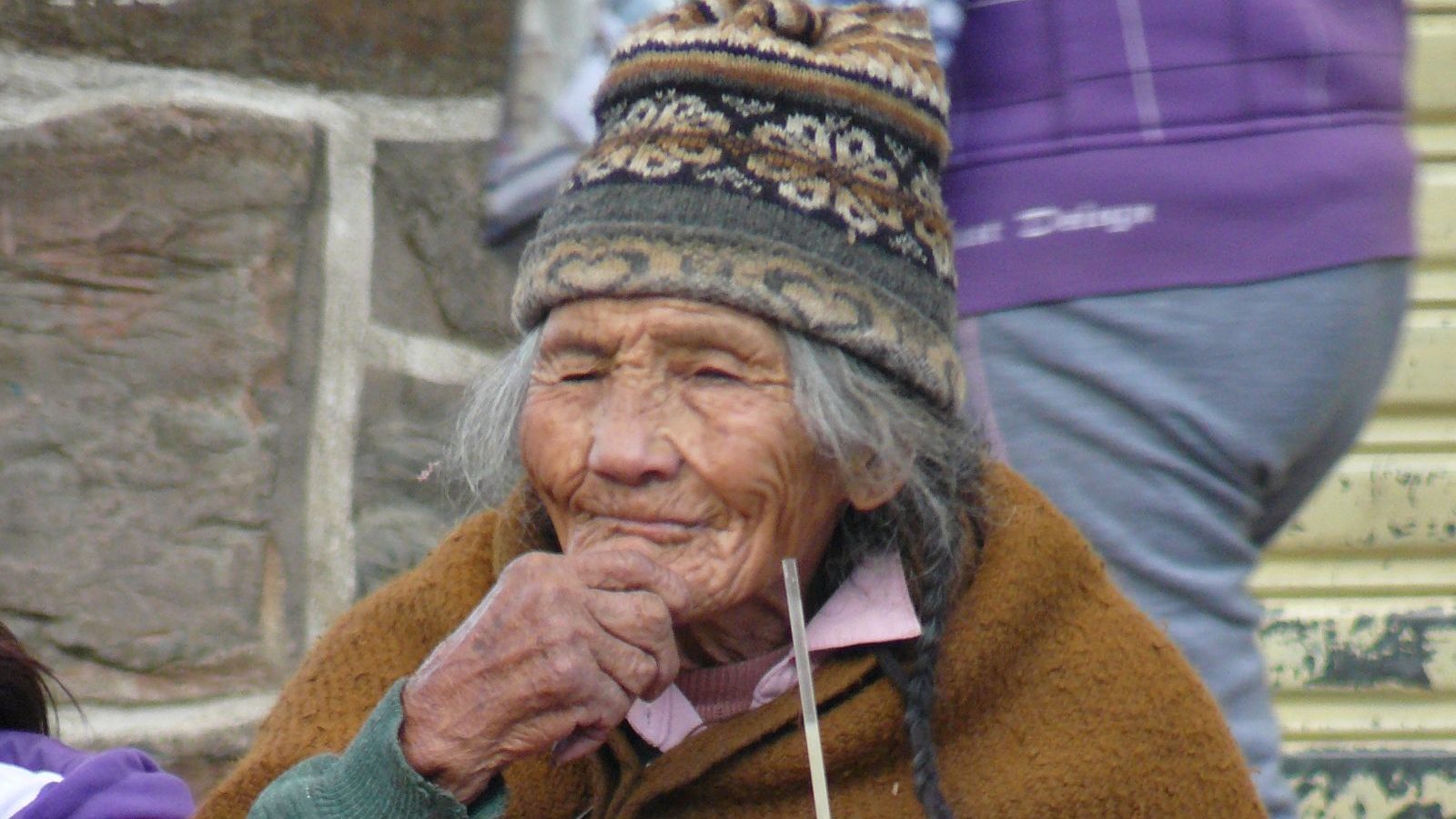 Rondreis Bolivia, La paz, oude boliviaanse vrouw