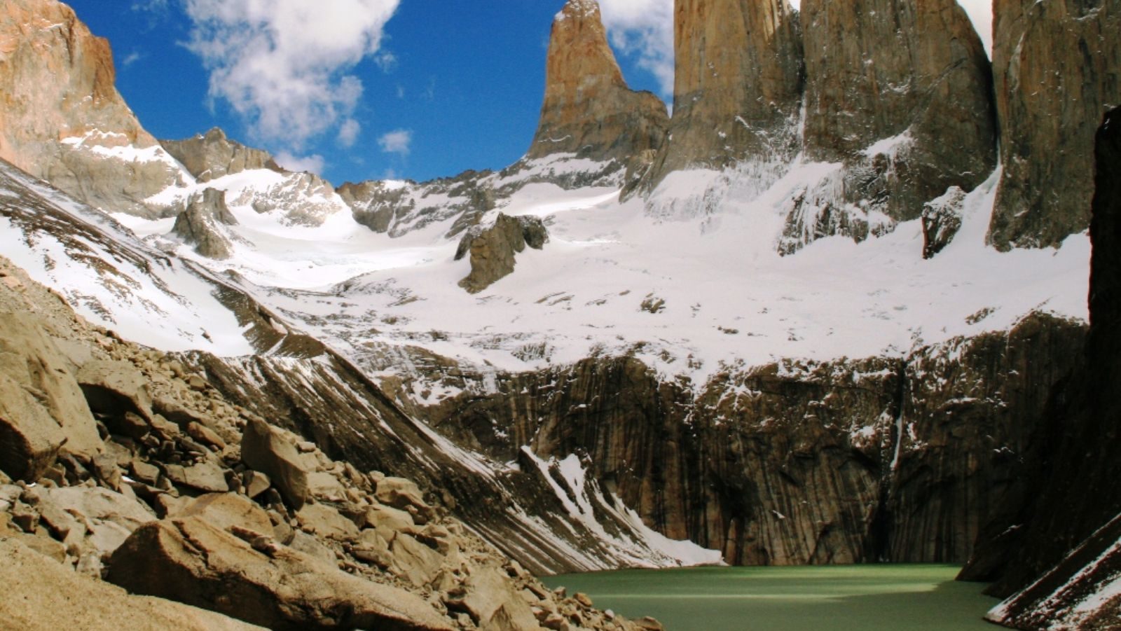 rondreis chili torres del paine, bergen met meer