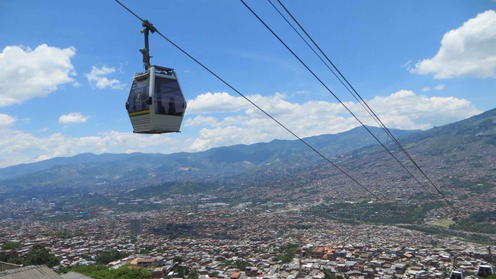 rondreis colombia, medellin kabelbaan
