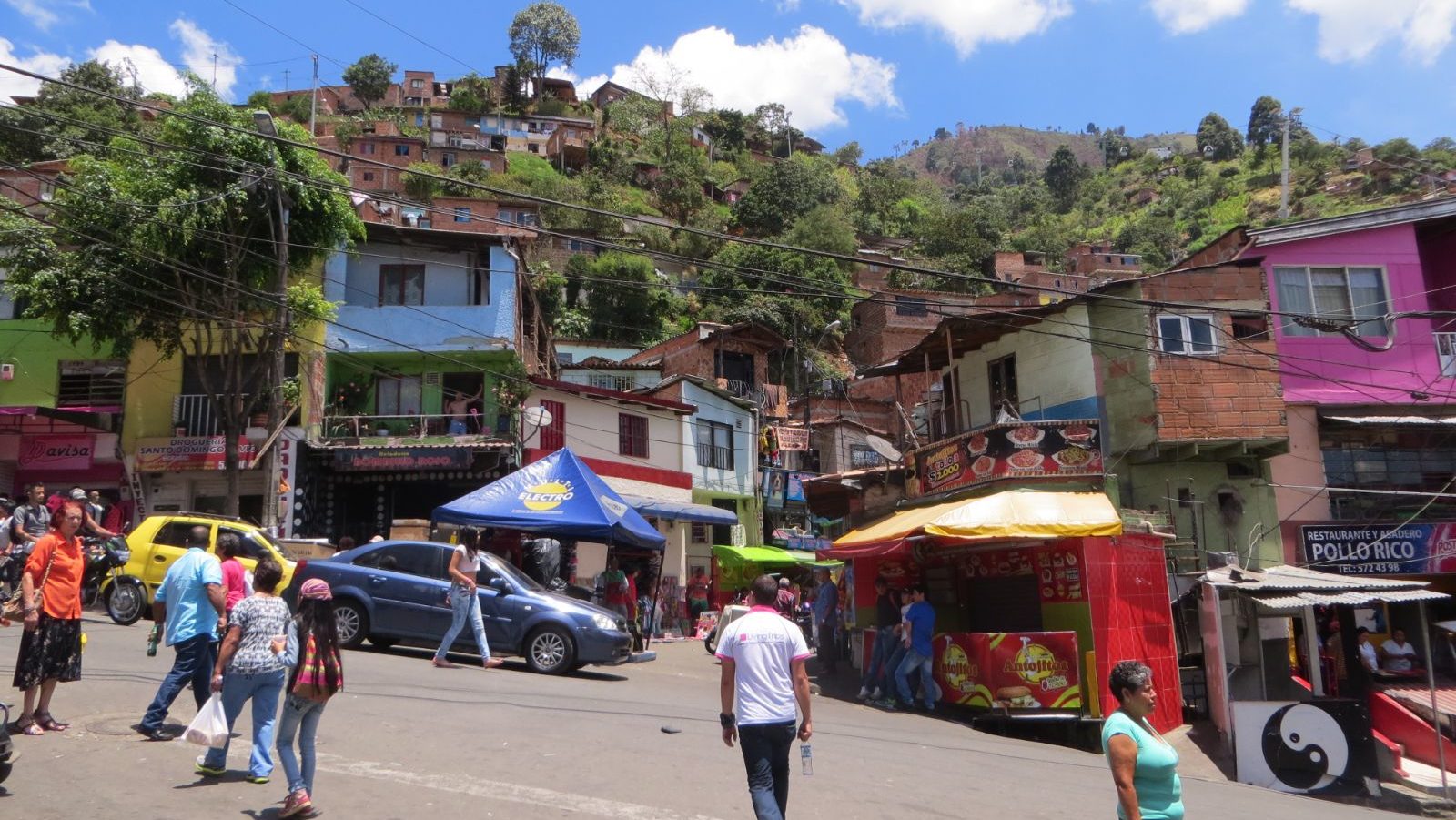 rondreis colombia, medellin straat