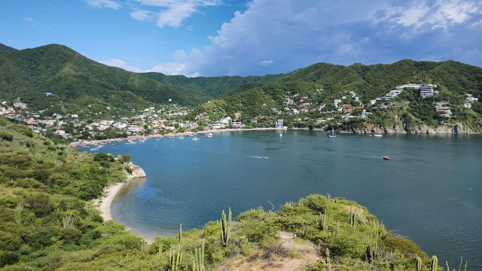 rondreis colombia santa marta, bovenaanzicht meer