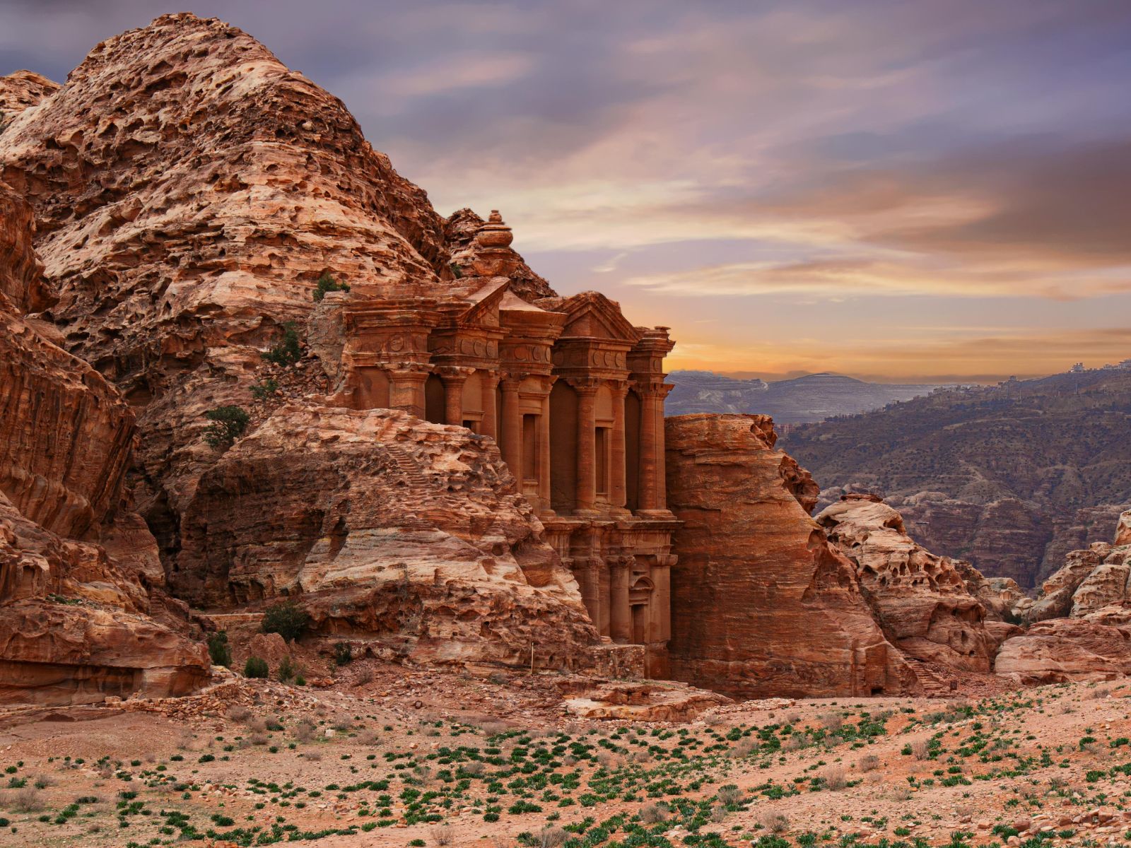 rondreis jordanie petra uitzicht bij zonsopkomst