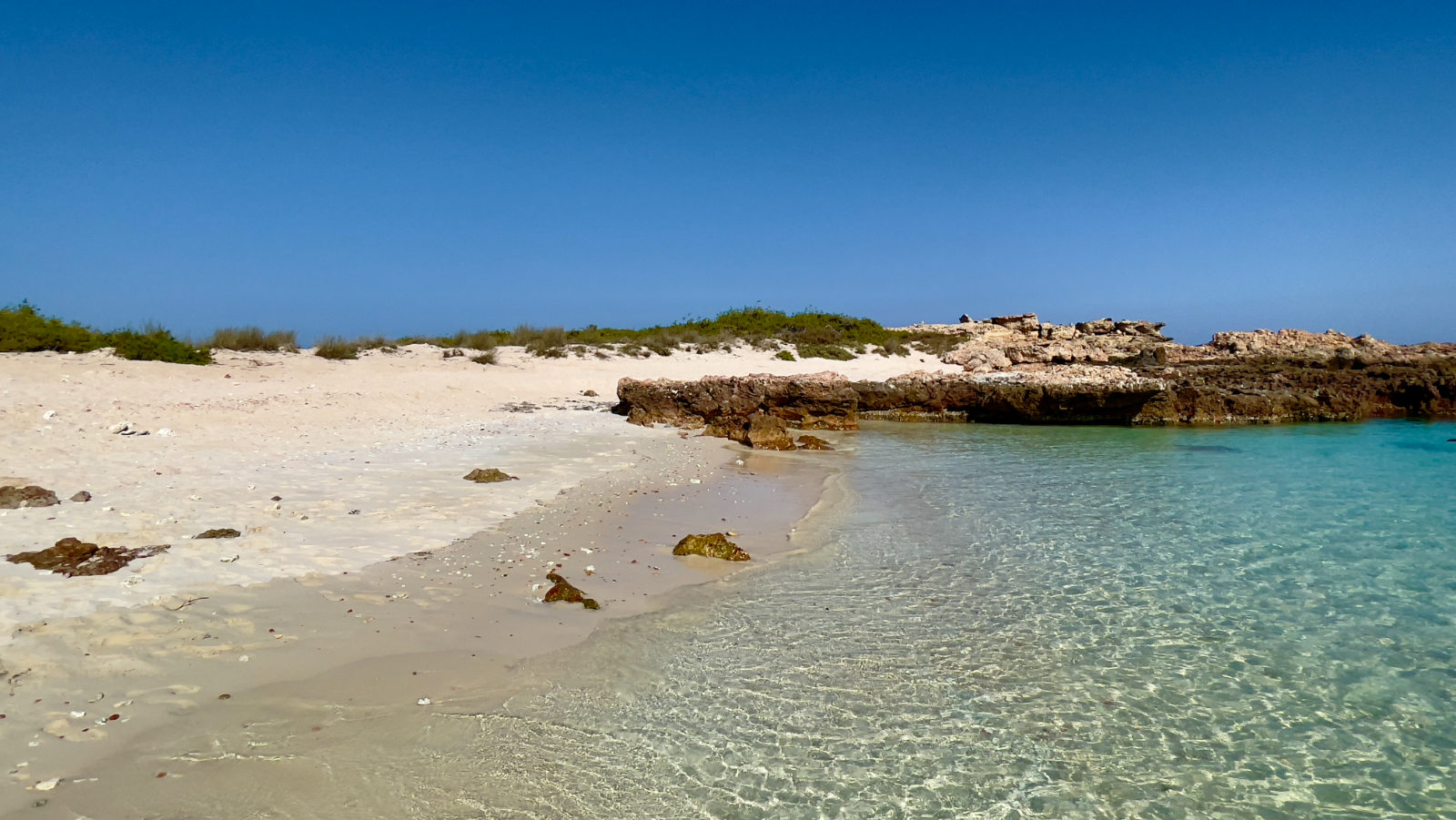 rondreis oman, ad dayamaniyat islands Strand