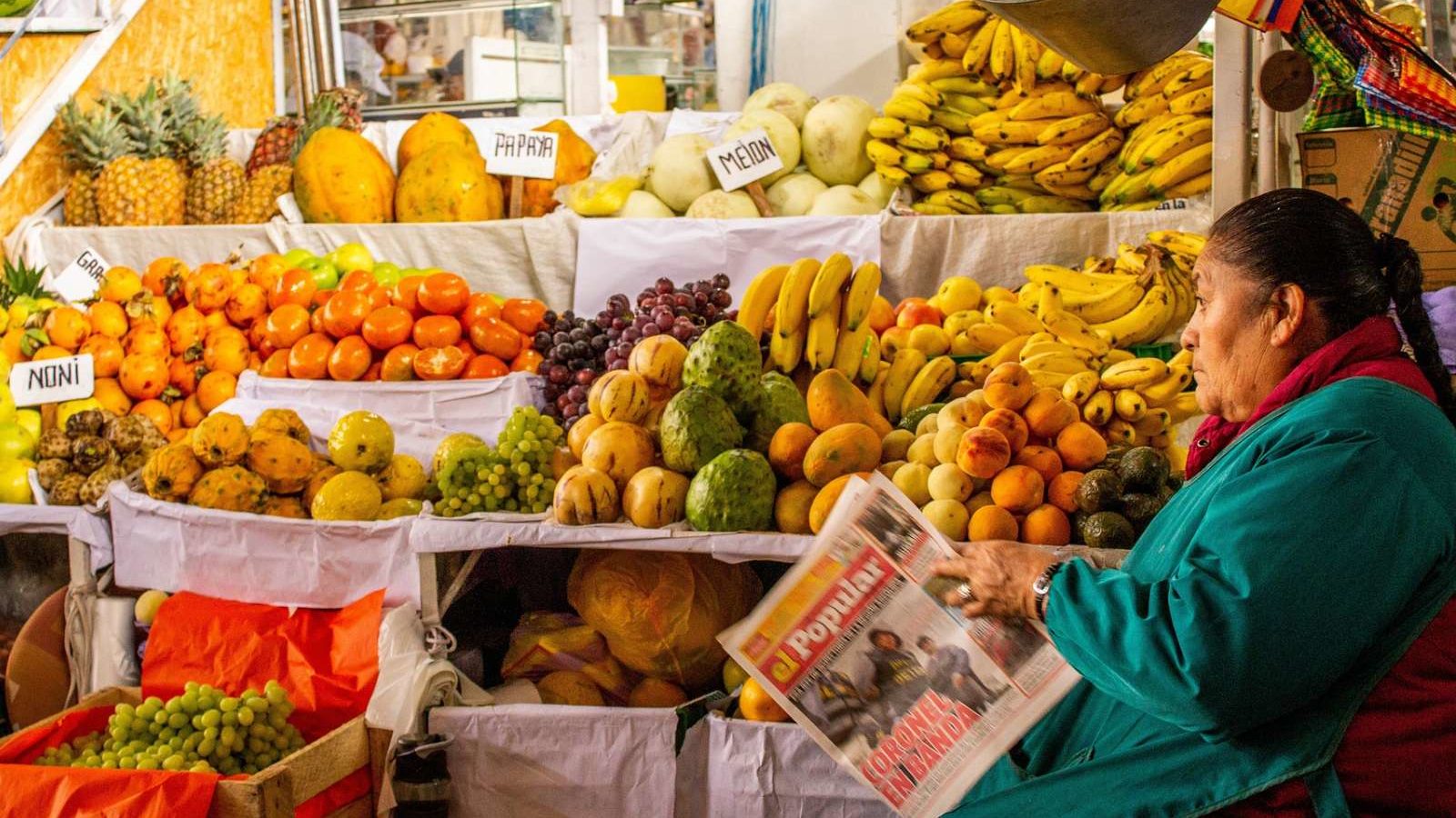 Rondreis Peru, Cusco, fruitkraam op de markt