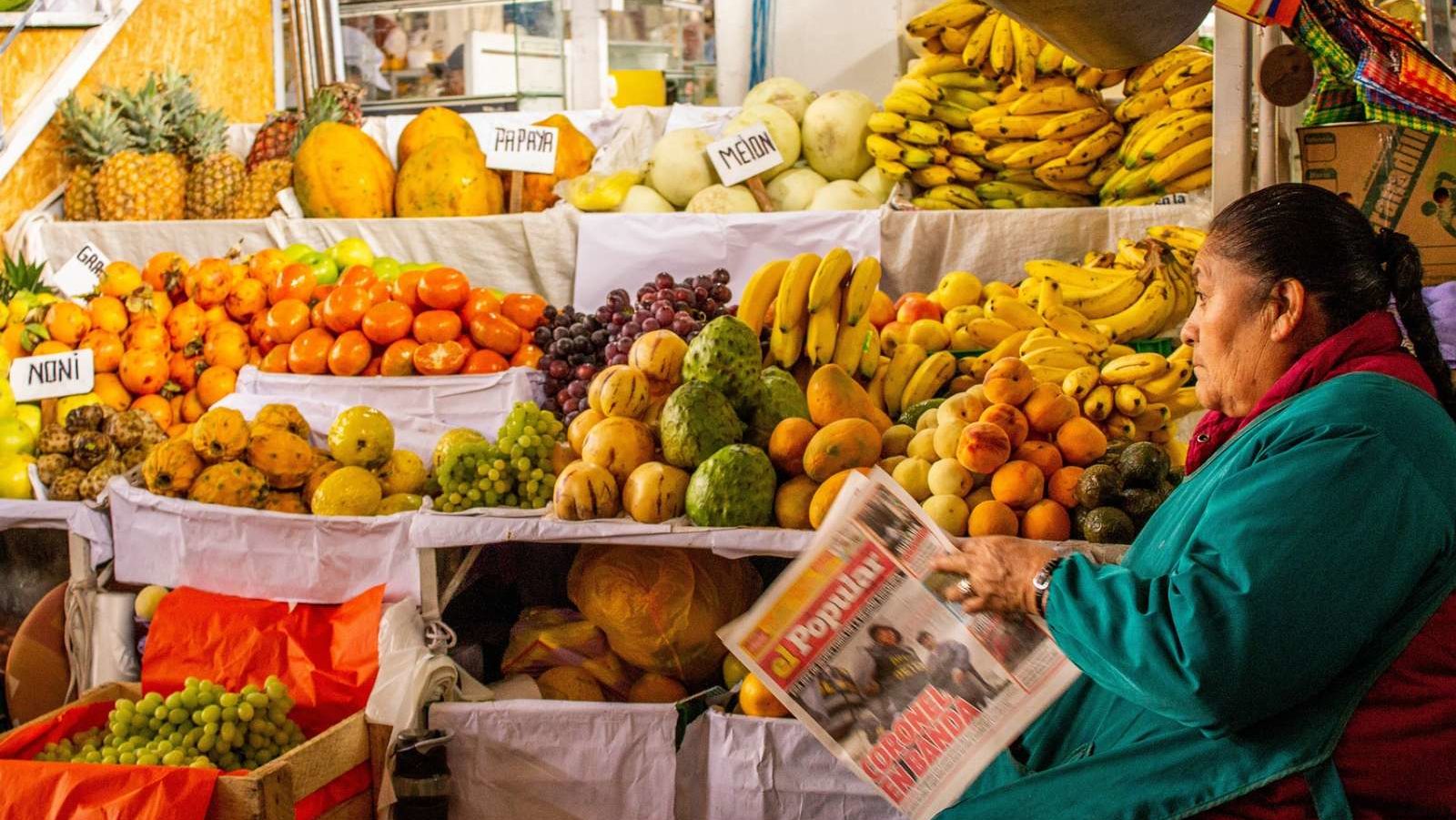 Rondreis Peru, Cusco, fruitkraam op de markt