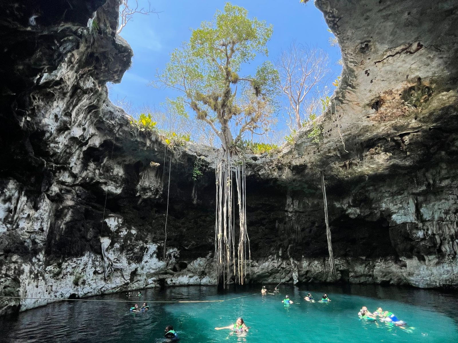 Foto medewerker, Jolanda, Mexico, cenote en zwemmers