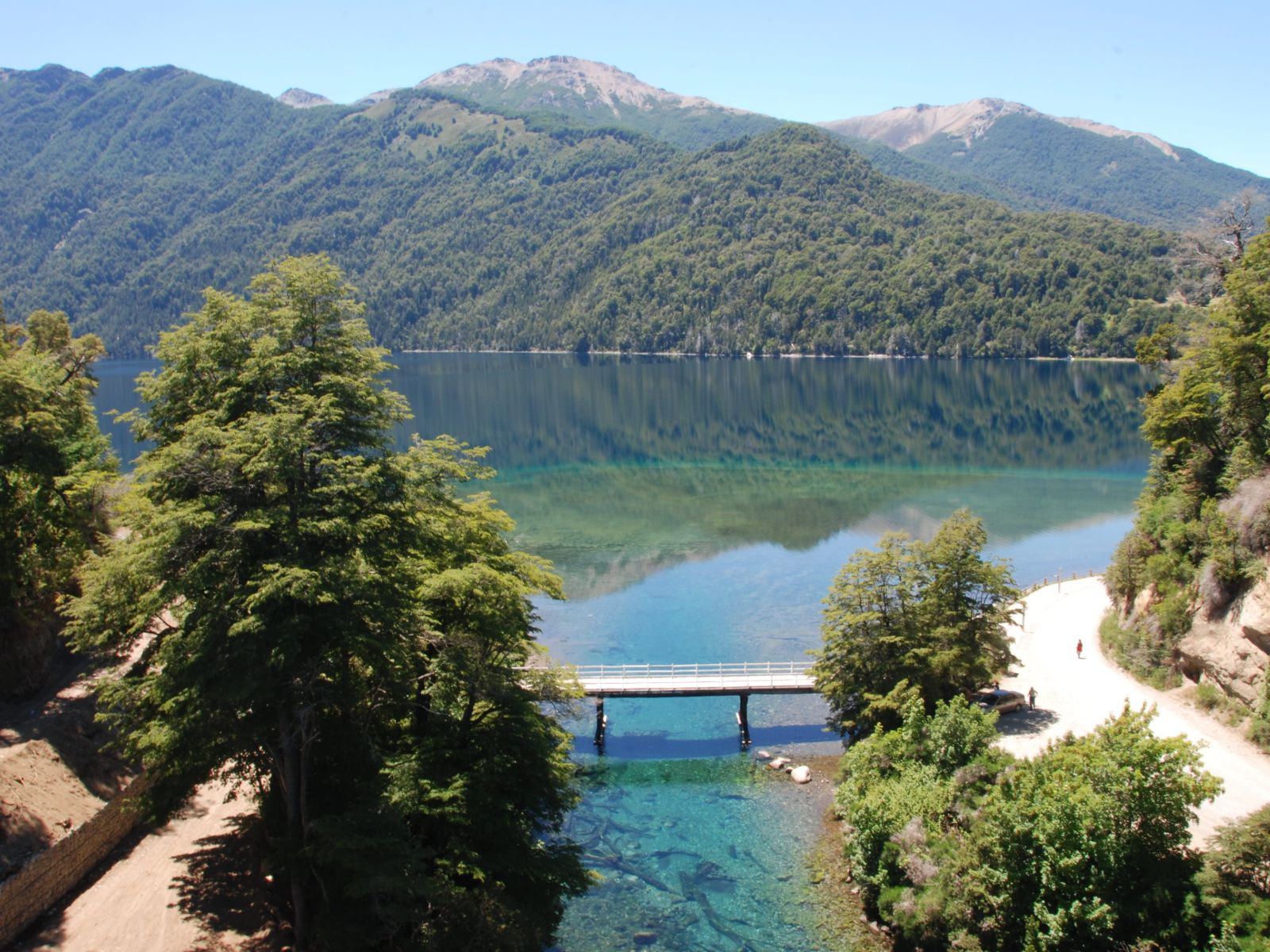 Rondreis Argentinië, Bariloche, wandelpad en een brug