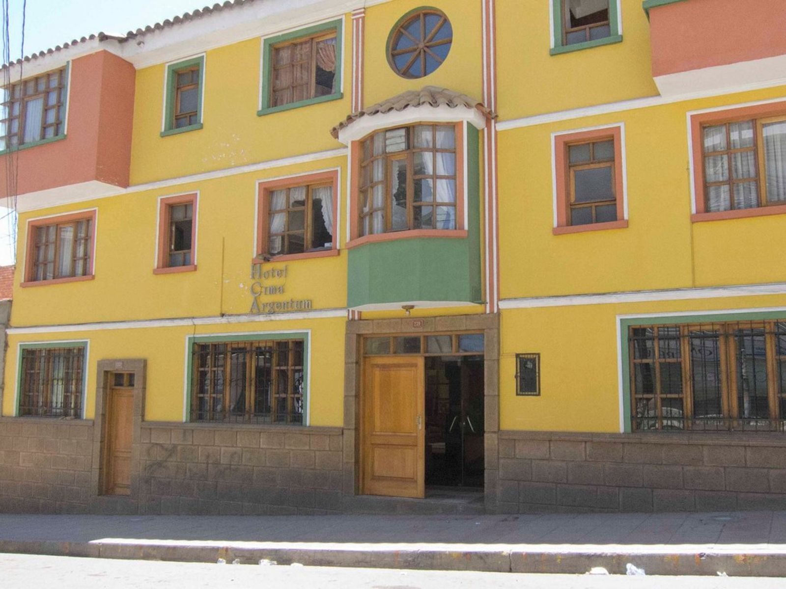 Rondreis Bolivia, Potosi, Cima Argentum, vooraanzicht hotel