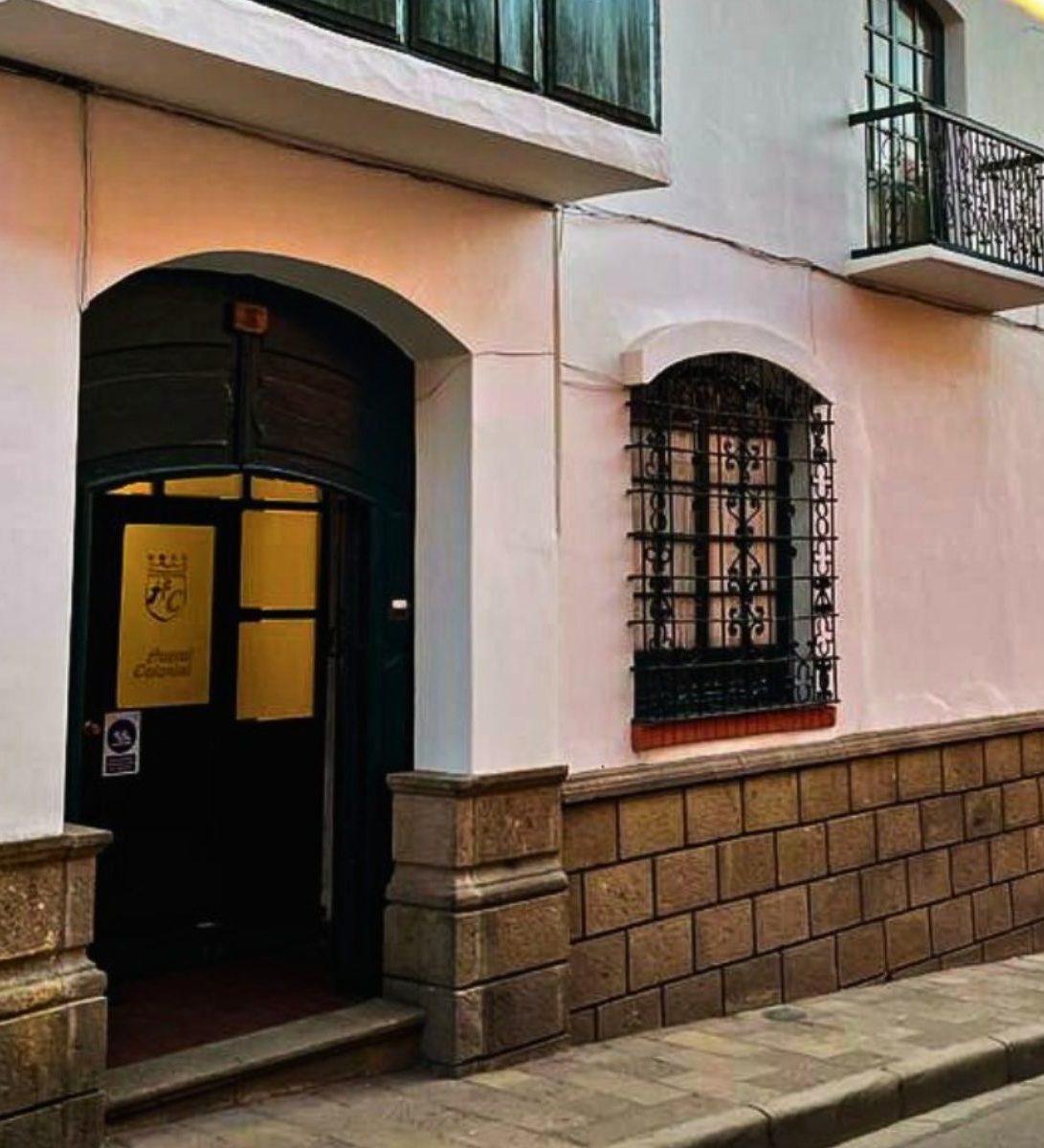 Rondreis Bolivia, Potosi, Hotel Colonial, buitenaanzicht hotel