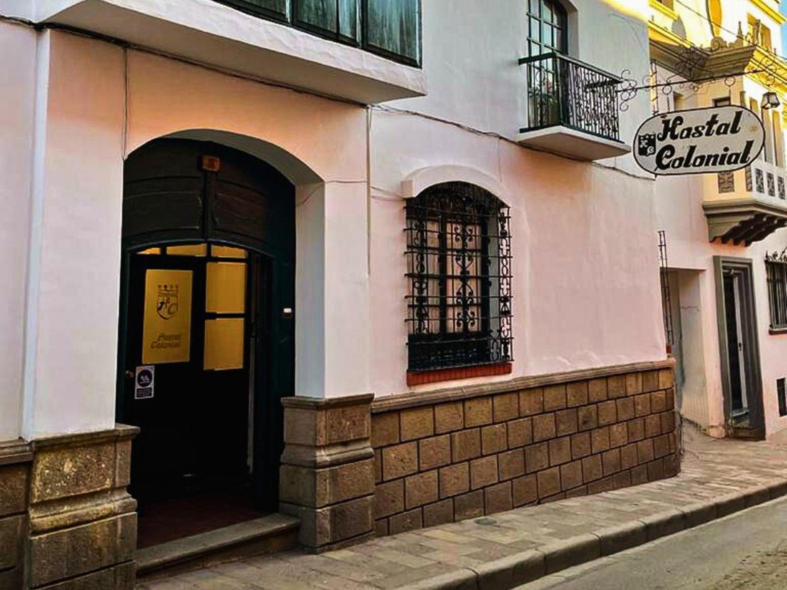 Rondreis Bolivia, Potosi, Hotel Colonial, buitenaanzicht hotel