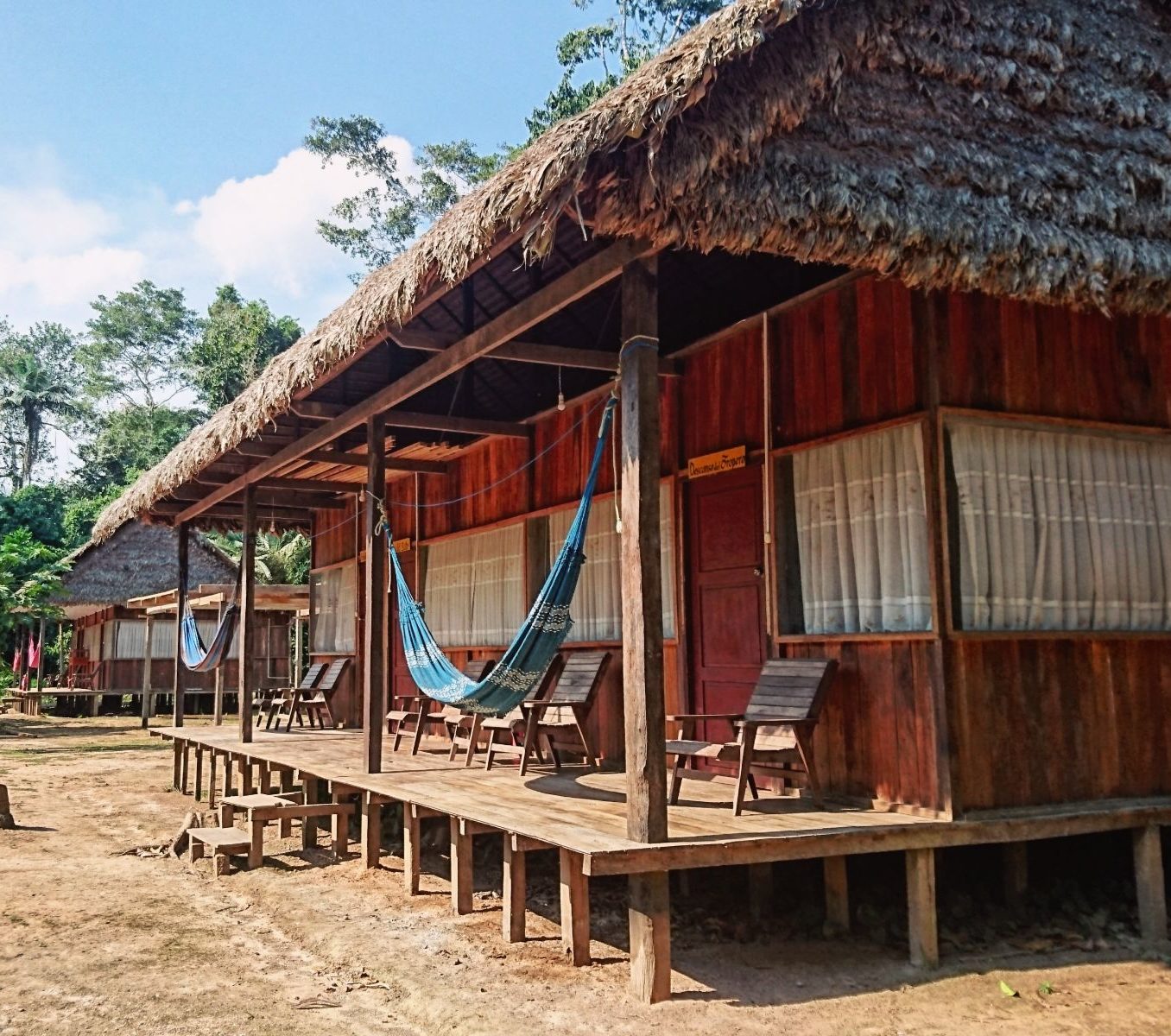 Rondreis Bolivia, Rurrenabaque, Caracoles Lodge, zijaanzicht lodge
