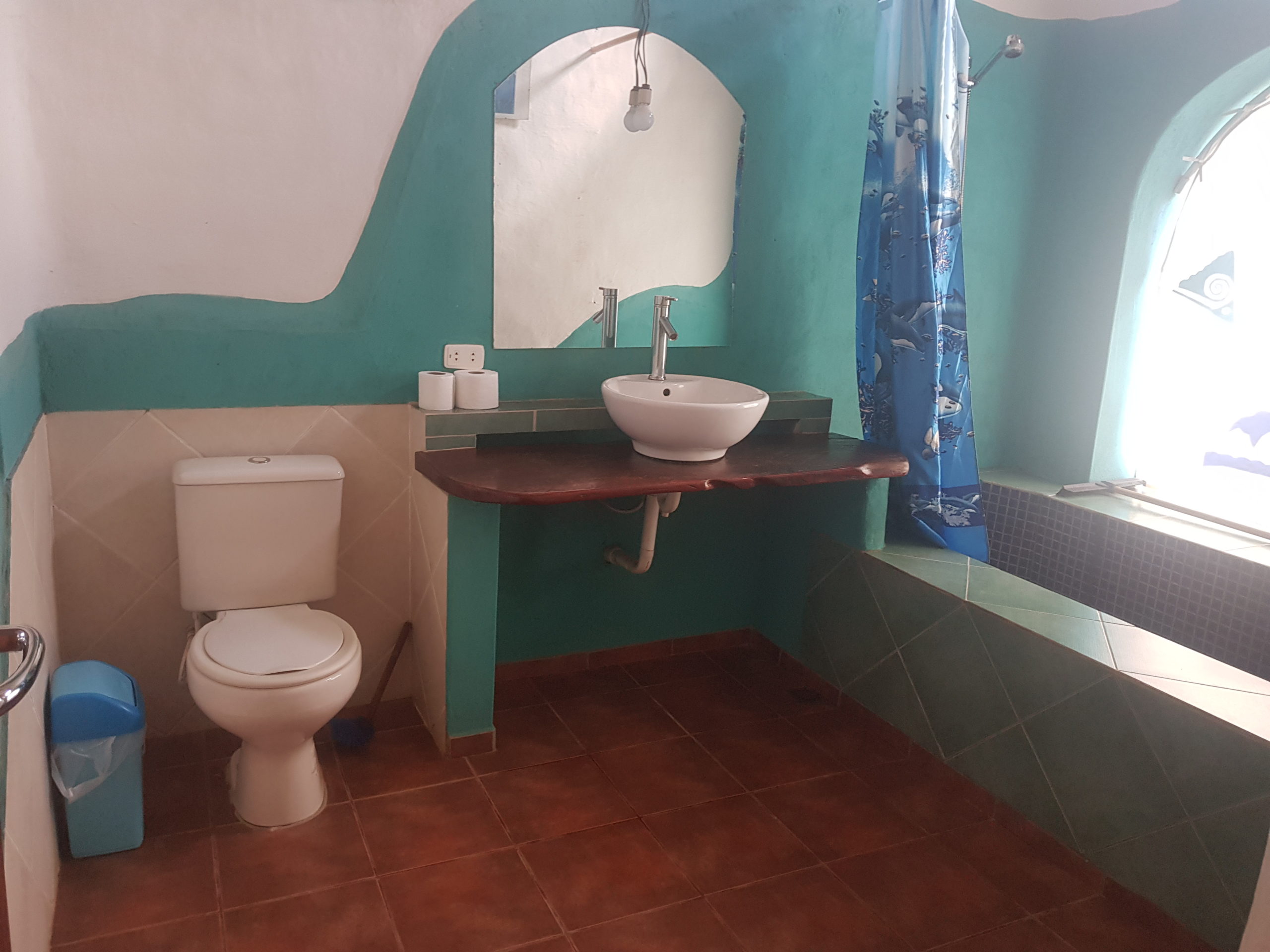 Rondreis Bolivia, Samaipata, Yvy Casa Hotel, badkamer