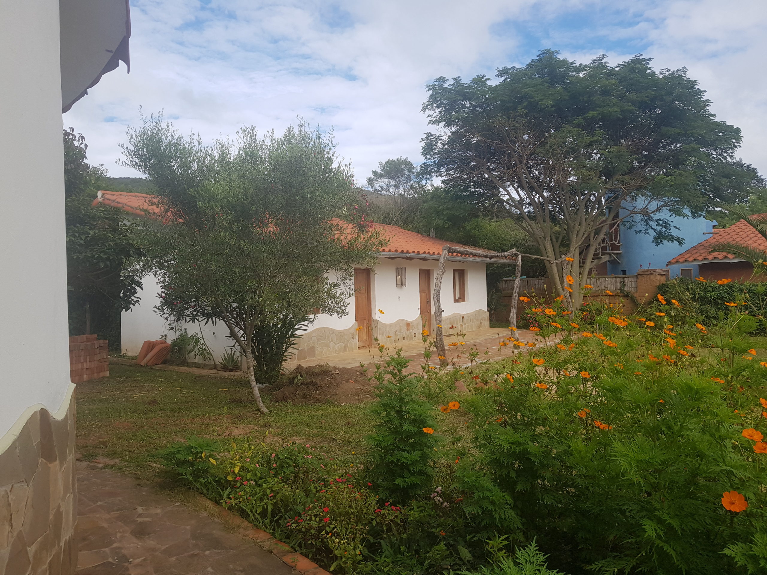 Rondreis Bolivia, Samaipata, Yvy Casa Hotel, buitenaanzicht huisje