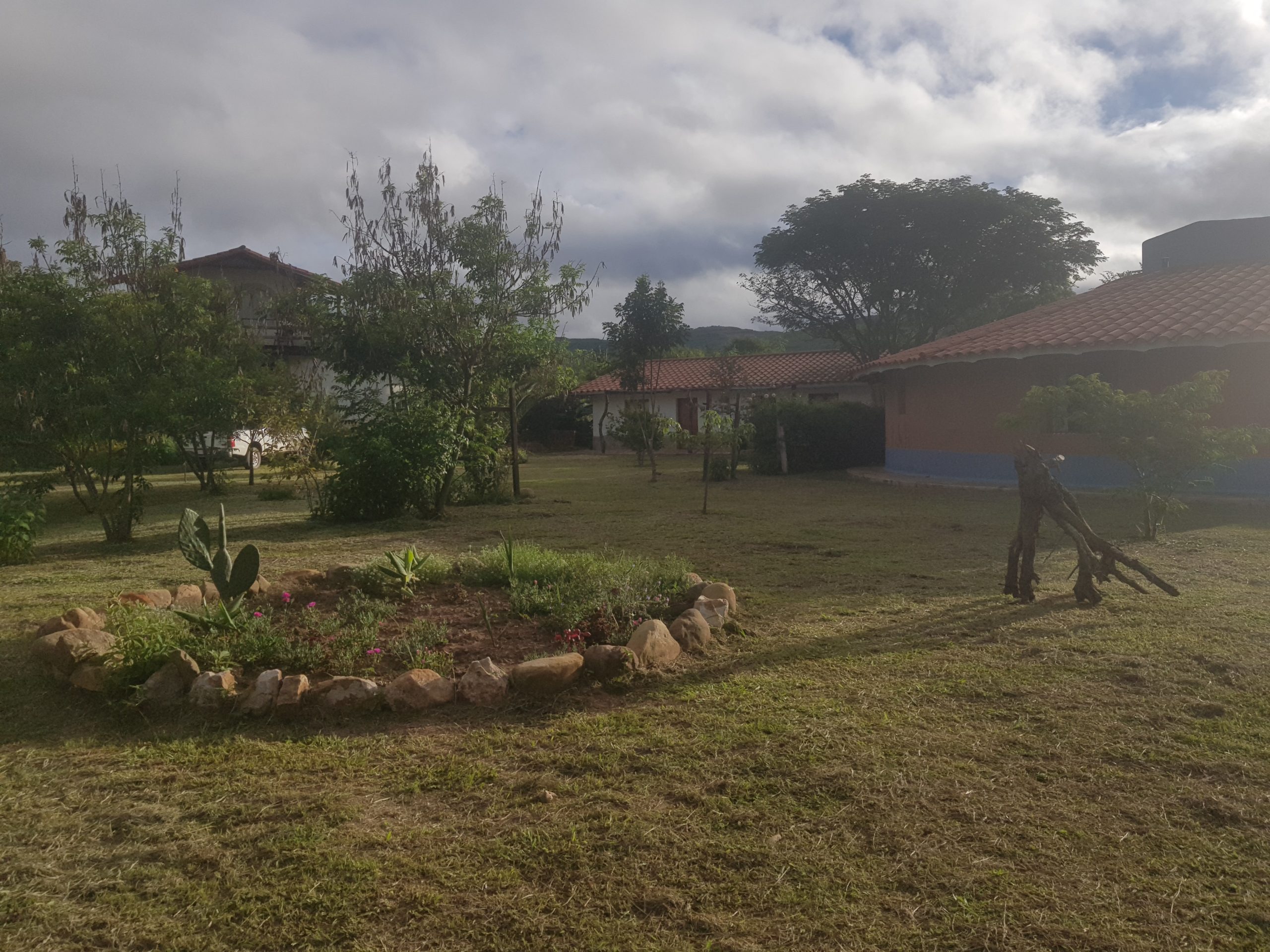 Rondreis Bolivia, Samaipata, Yvy Casa Hotel, tuin
