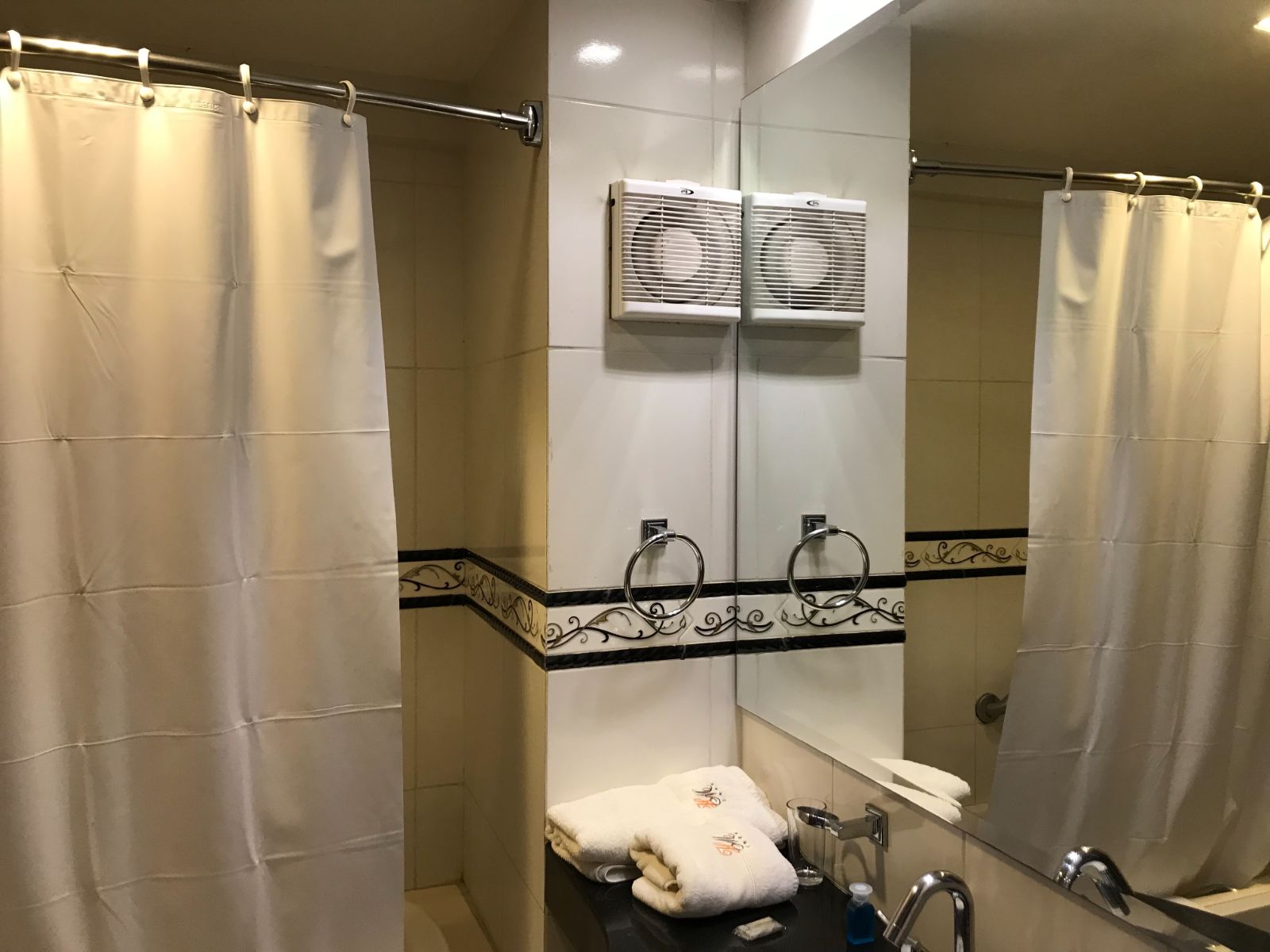Rondreis Bolivia, Santa Cruz, Hotel K Misional, badkamer