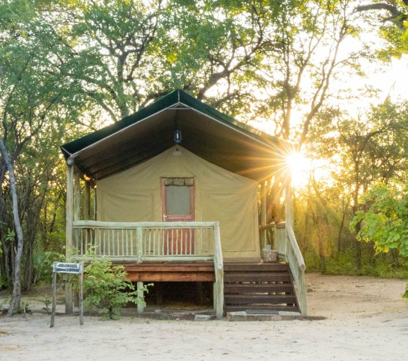 Rondreis Botswana, Nata, Nata Lodge, vooraanzicht lodge