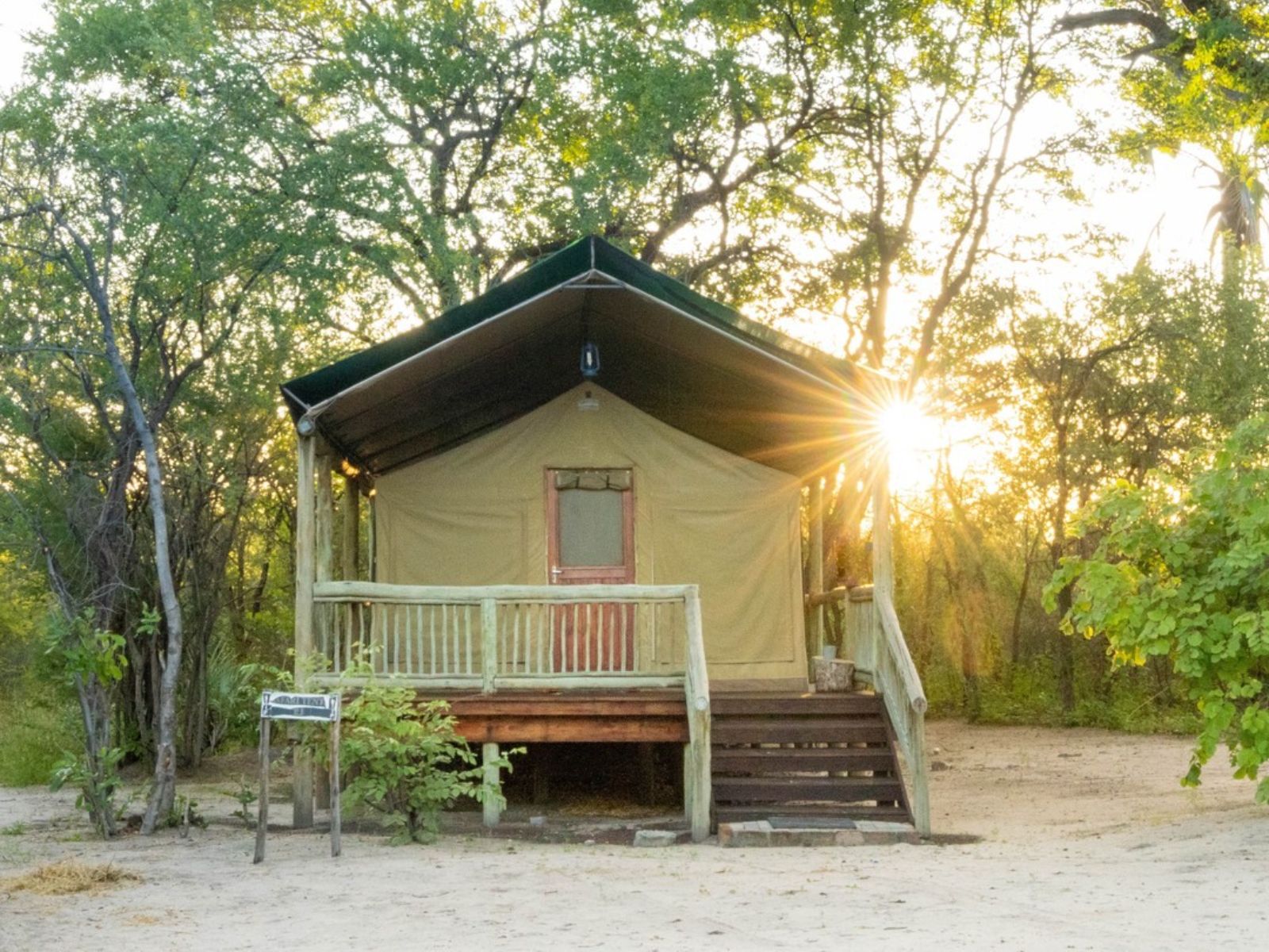Rondreis Botswana, Nata, Nata Lodge, vooraanzicht lodge