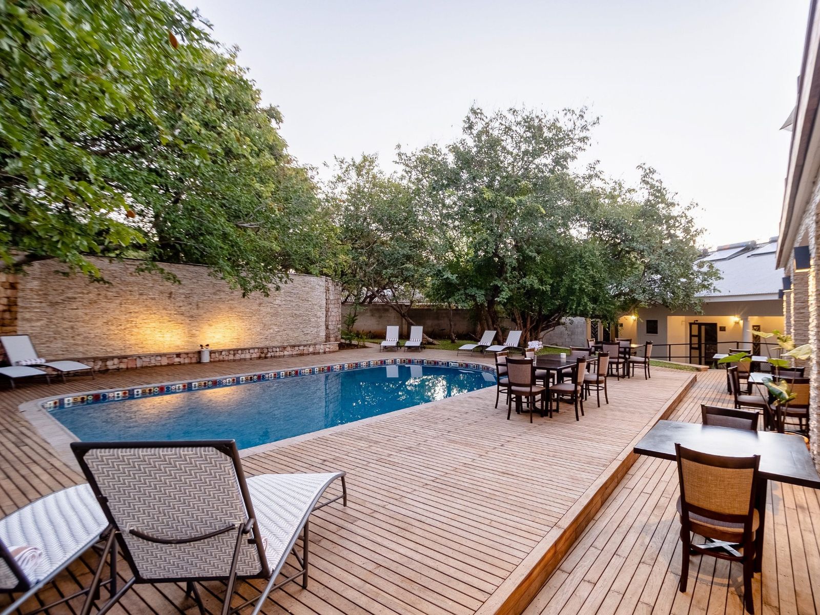 Rondreis Botswana, Vic Falls, Nkosi Guest Lodge, zwembad