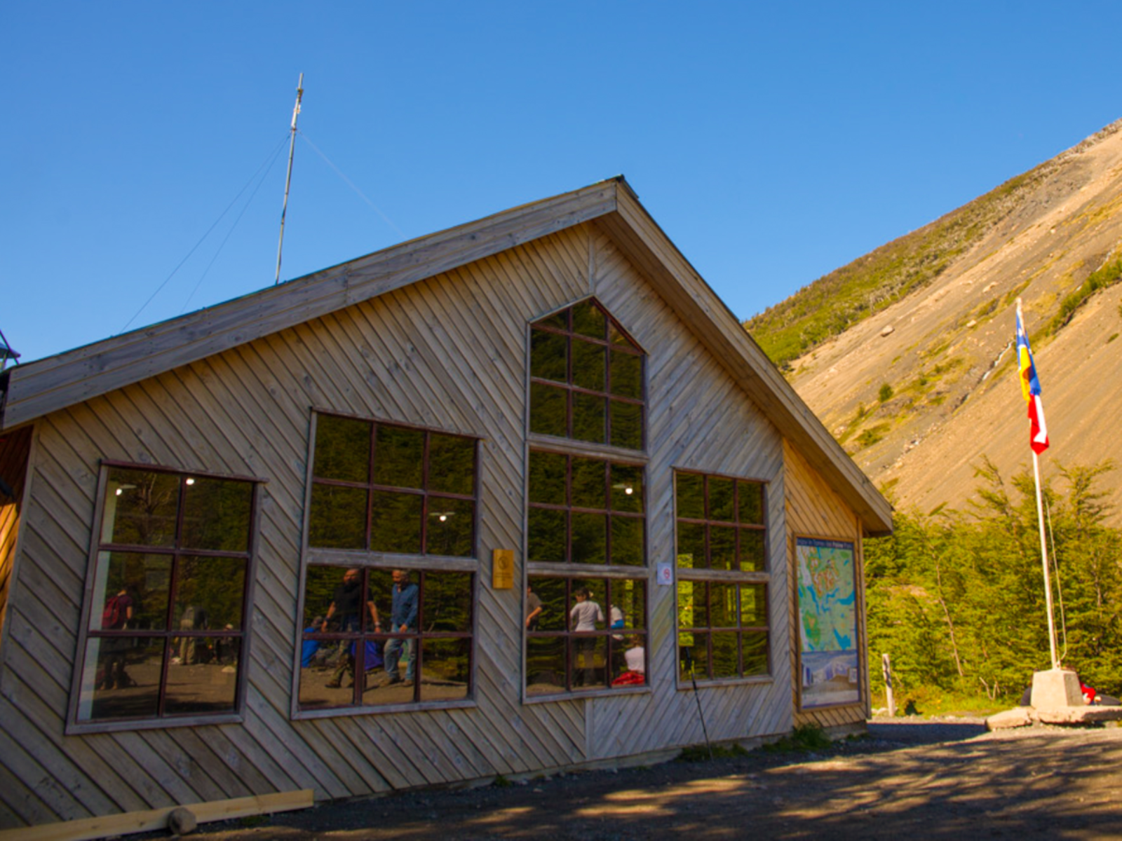 Rondreis Chili, Torres del Paine, Camping Chileno, buitenaanzicht camping